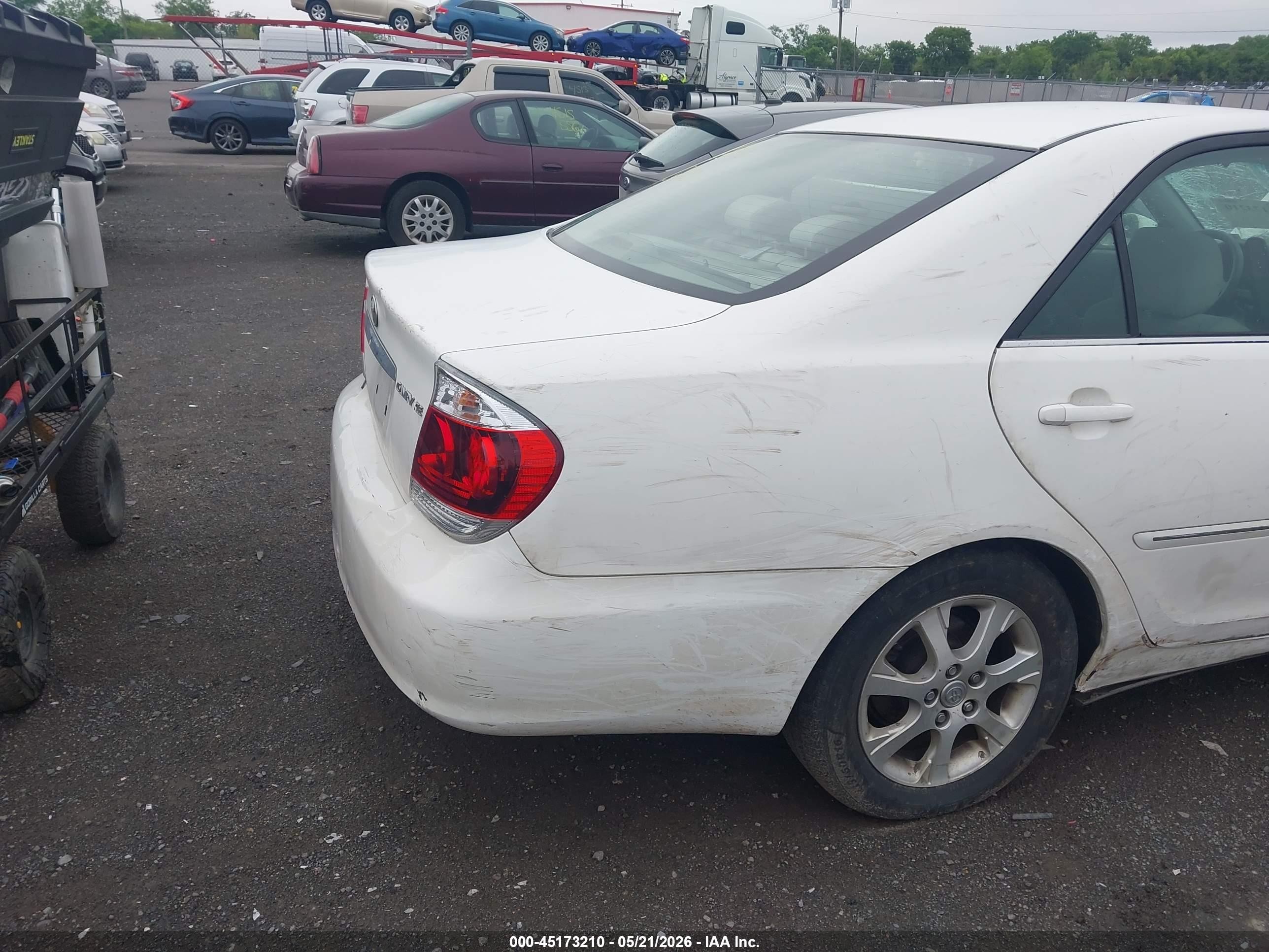 2005 Toyota Camry Xle White vin: 4T1BE30K75U012719