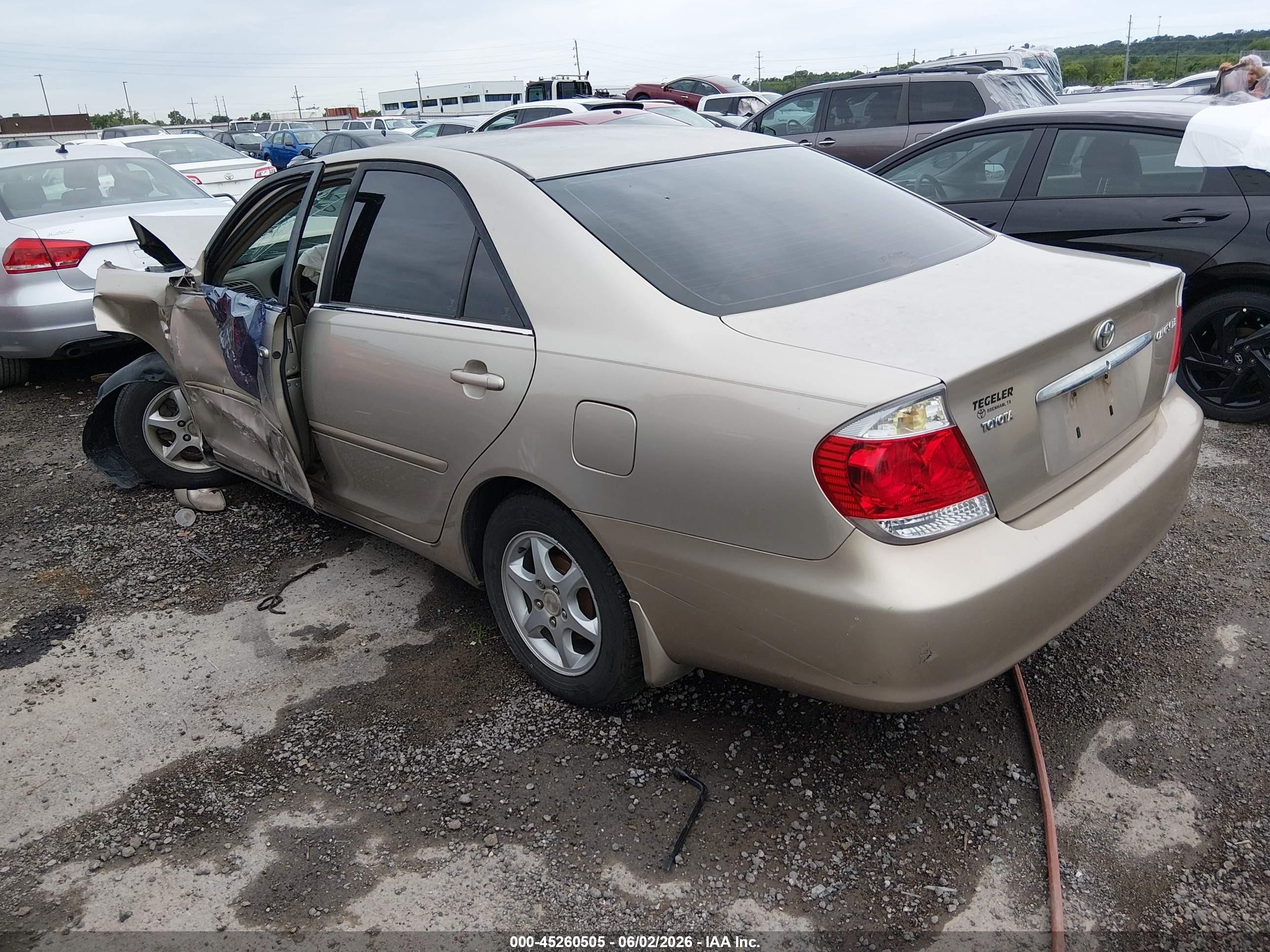 2005 Toyota Camry Le Brown vin: 4T1BE30K75U405801