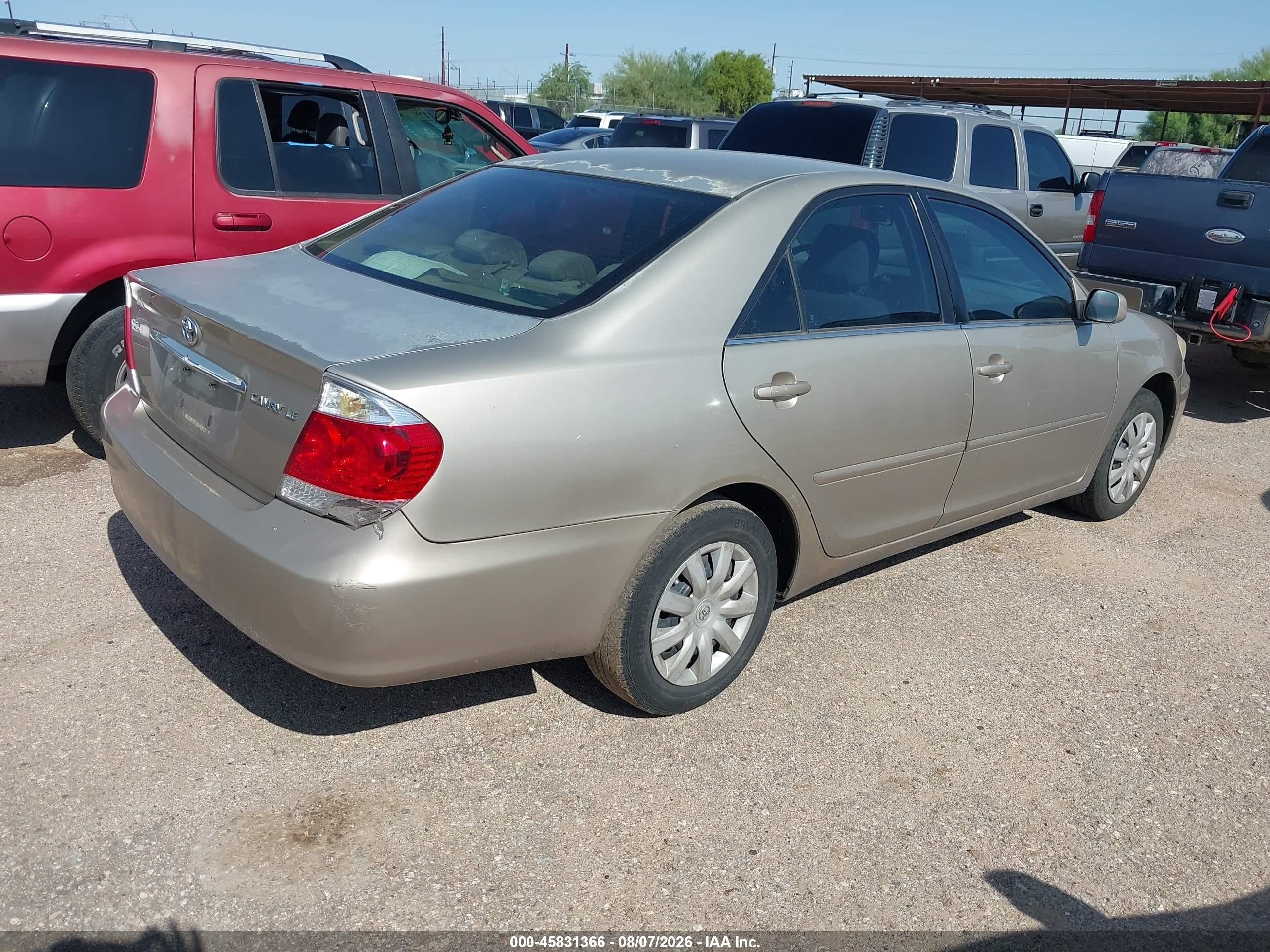 2005 Toyota Camry Le Gold vin: 4T1BE30K75U428706