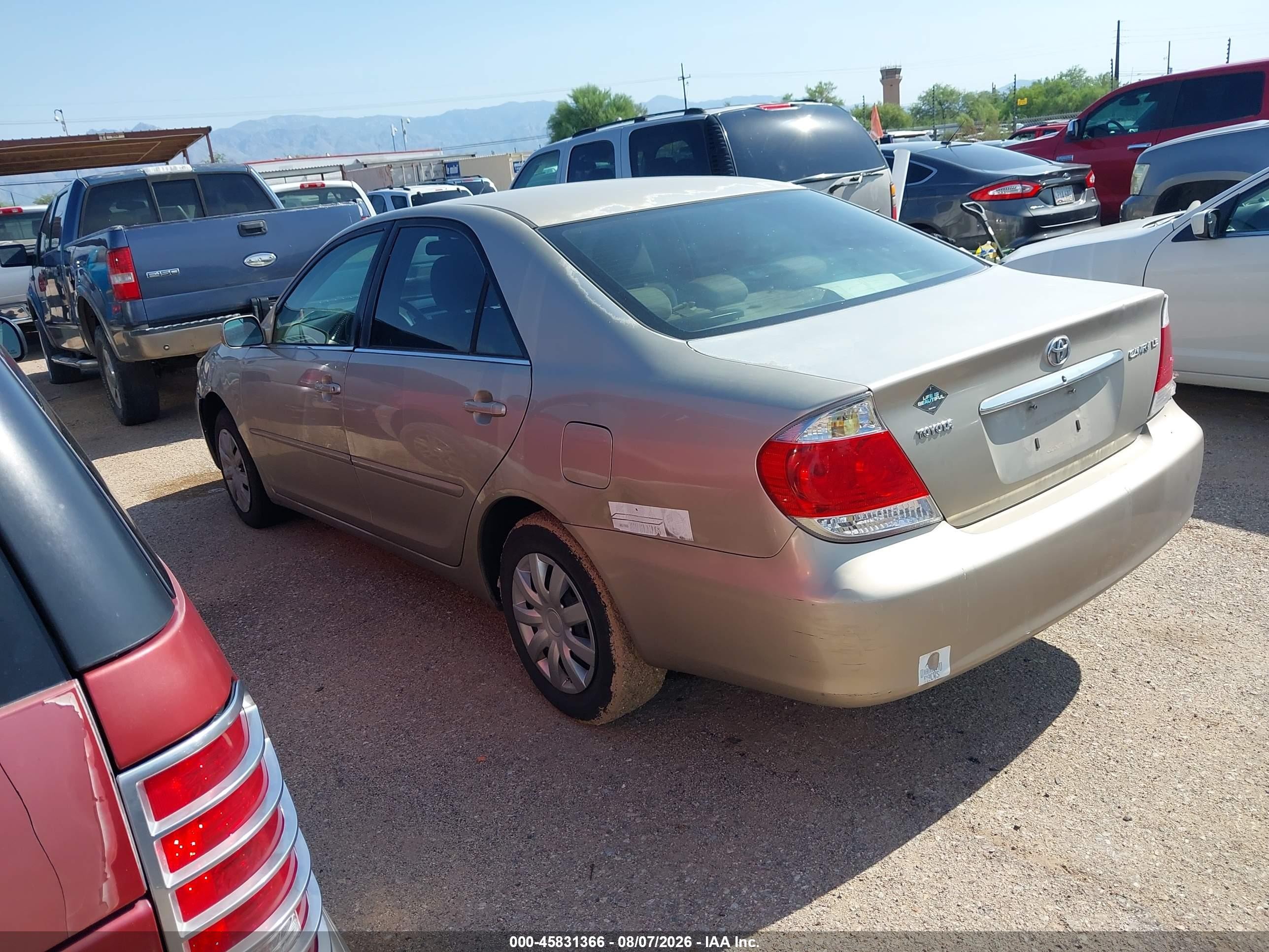 2005 Toyota Camry Le Gold vin: 4T1BE30K75U428706