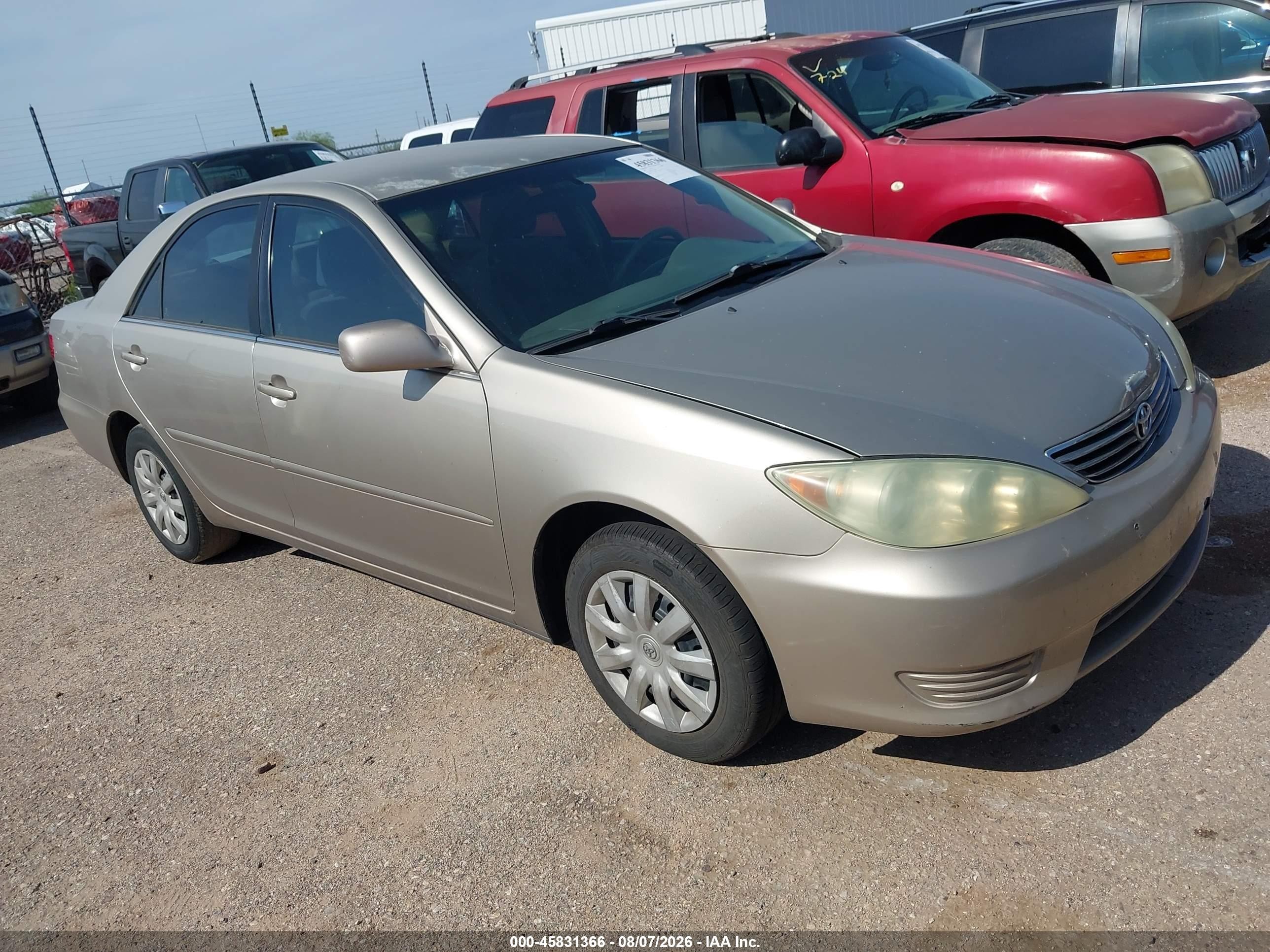 2005 Toyota Camry Le Gold vin: 4T1BE30K75U428706