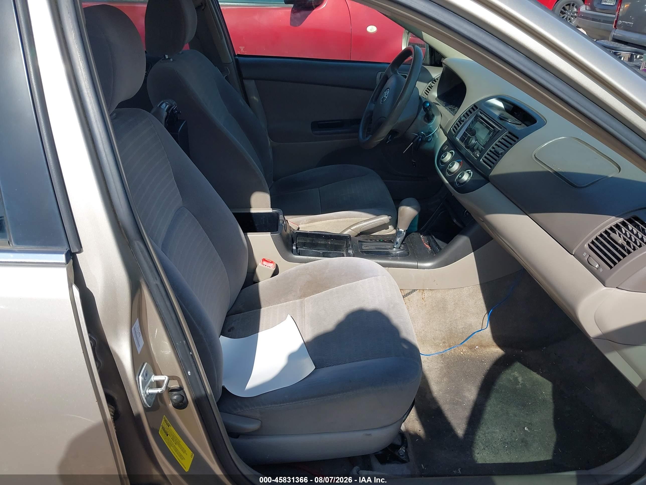 2005 Toyota Camry Le Gold vin: 4T1BE30K75U428706
