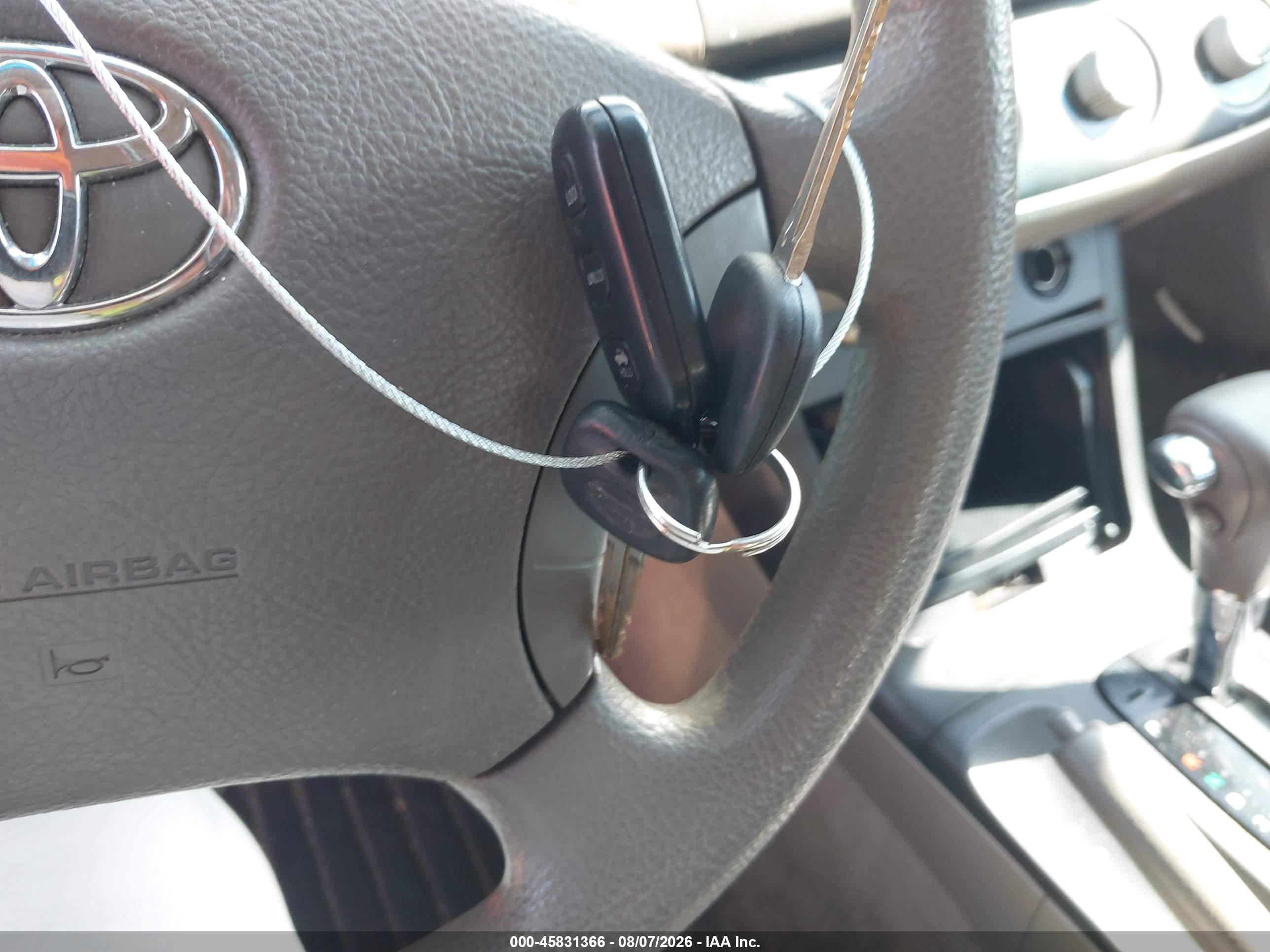 2005 Toyota Camry Le Gold vin: 4T1BE30K75U428706