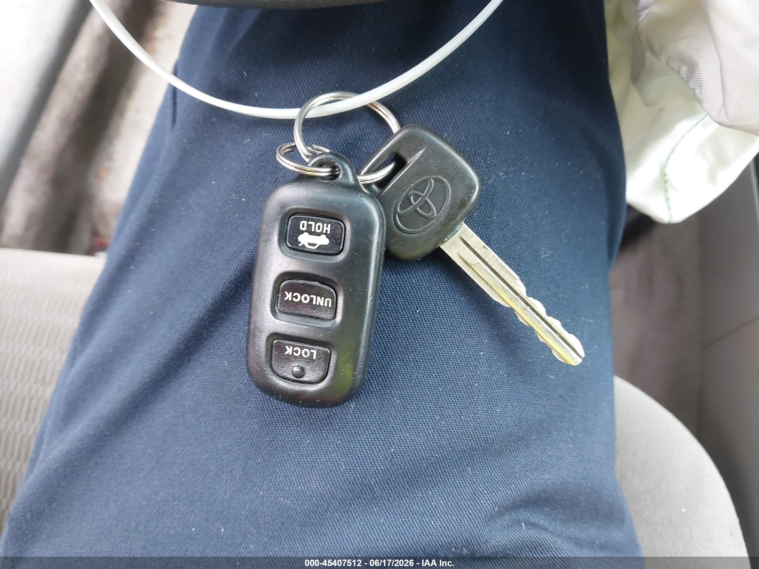 2005 Toyota Camry Le Silver vin: 4T1BE30K75U523685
