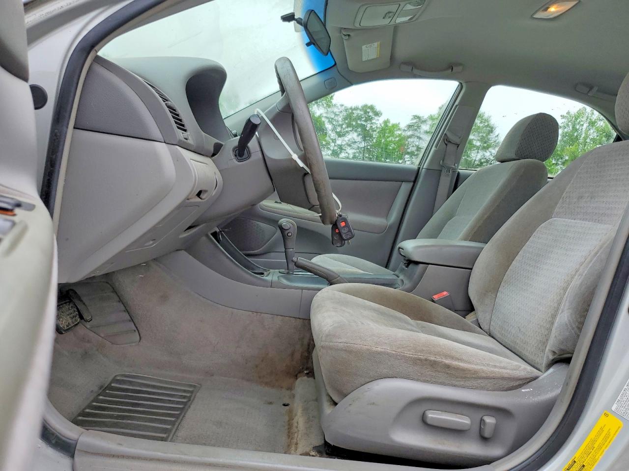 2002 Toyota Camry Le Желто-коричневый vin: 4T1BE30K82U063349