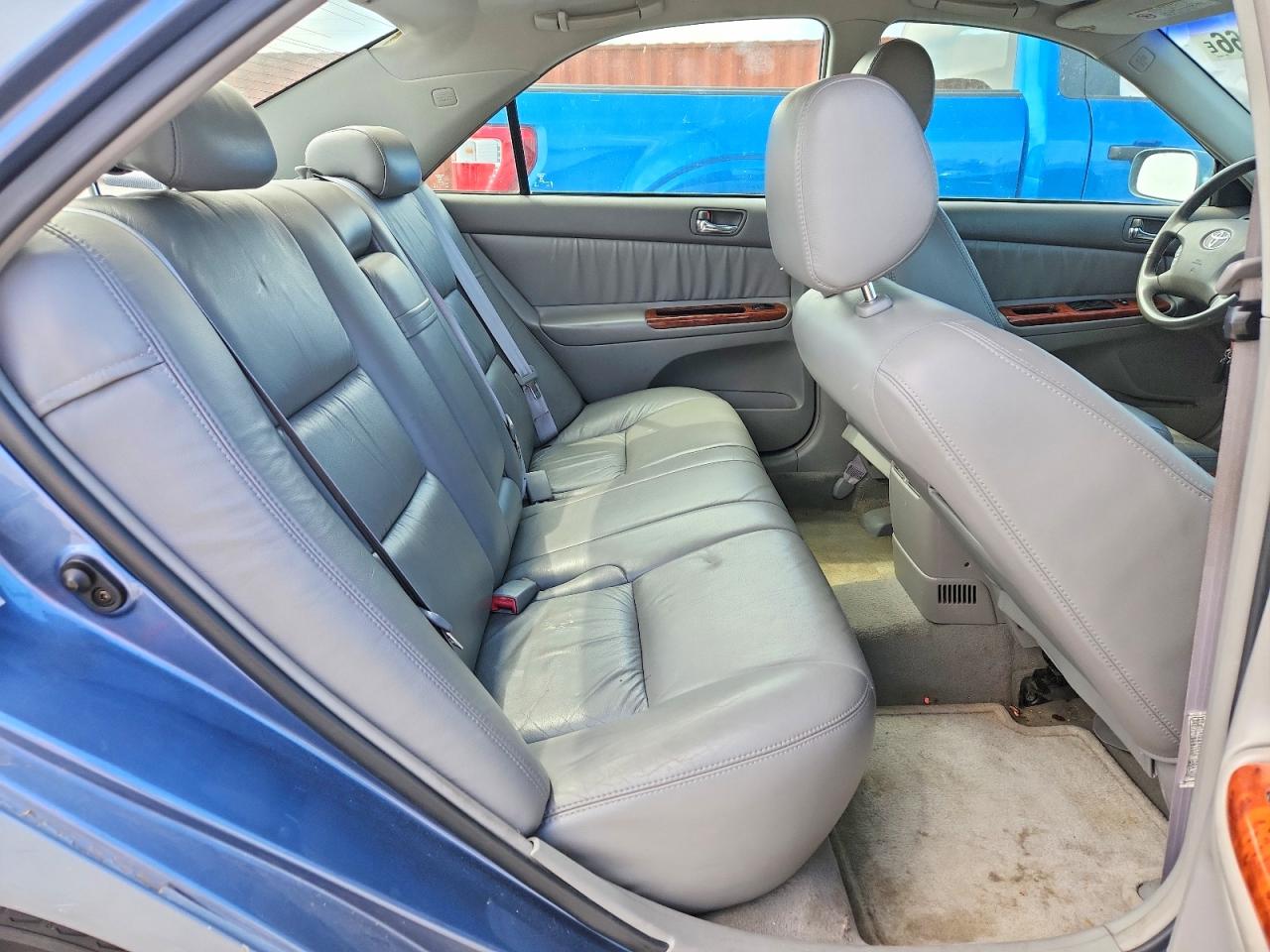 2002 Toyota Camry Le Blue vin: 4T1BE30K82U636542