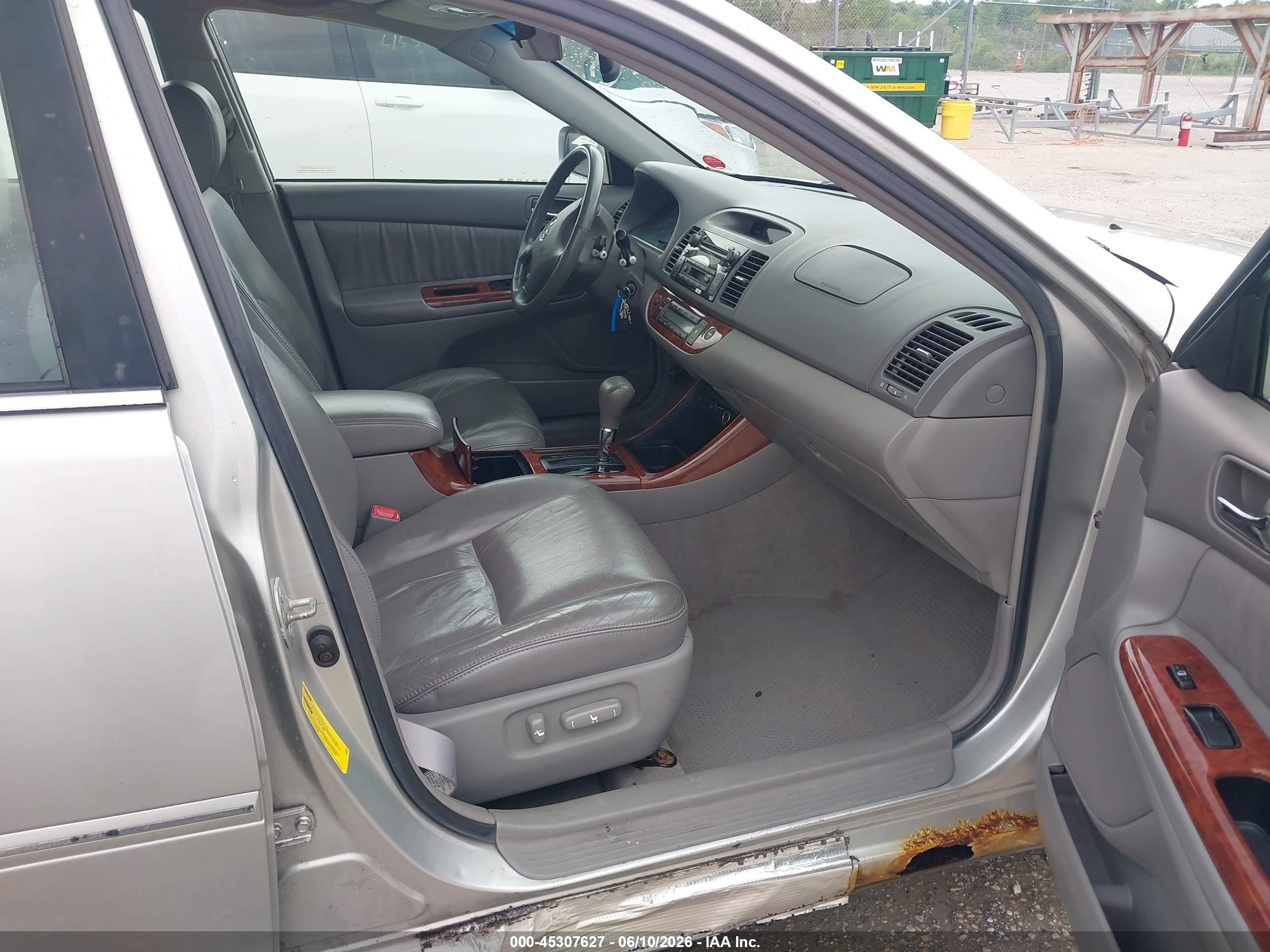 2004 Toyota Camry Xle Silver vin: 4T1BE30K84U879688