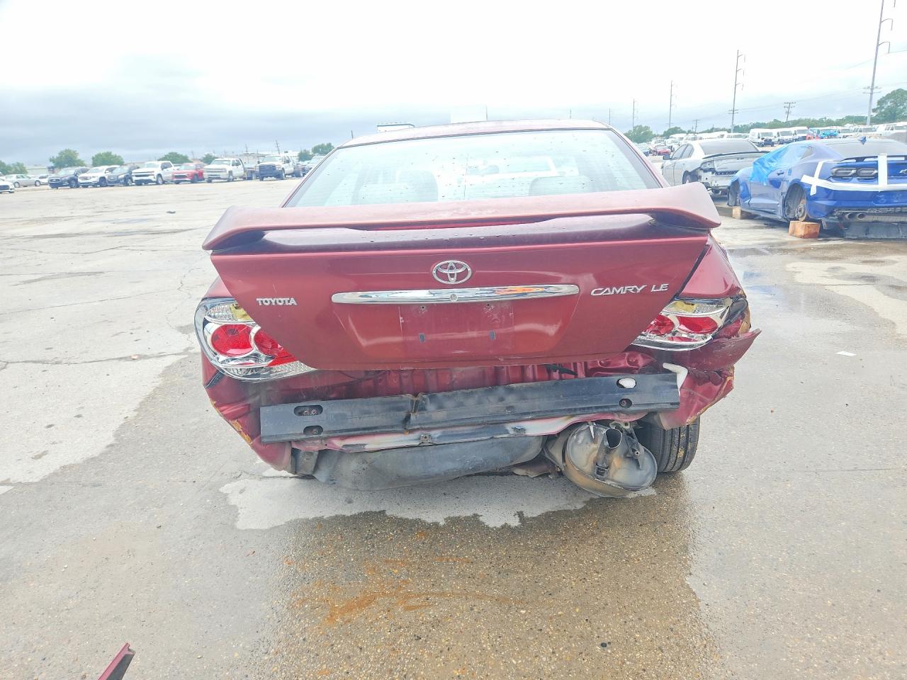 2005 Toyota Camry Le Red vin: 4T1BE30K85U010803