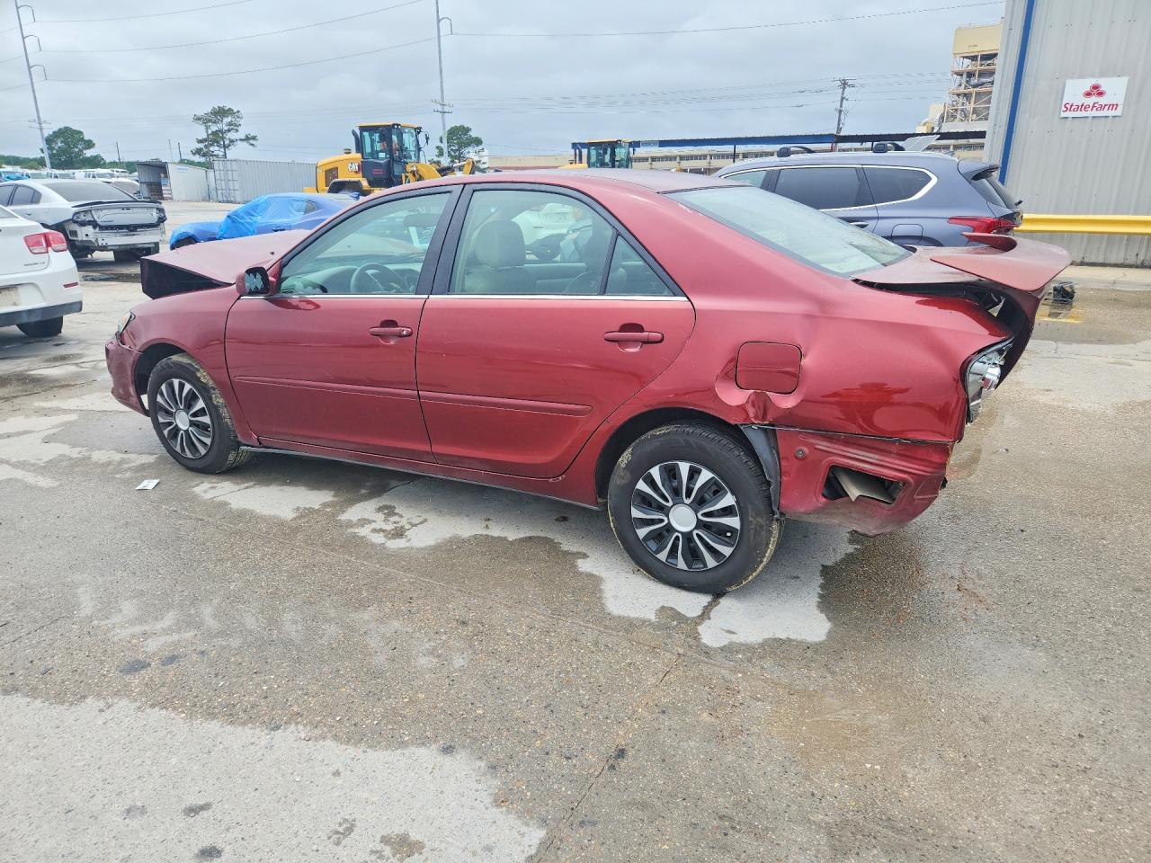 2005 Toyota Camry Le Red vin: 4T1BE30K85U010803