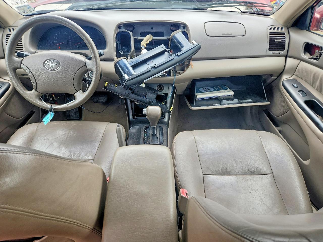 2005 Toyota Camry Le Red vin: 4T1BE30K85U010803