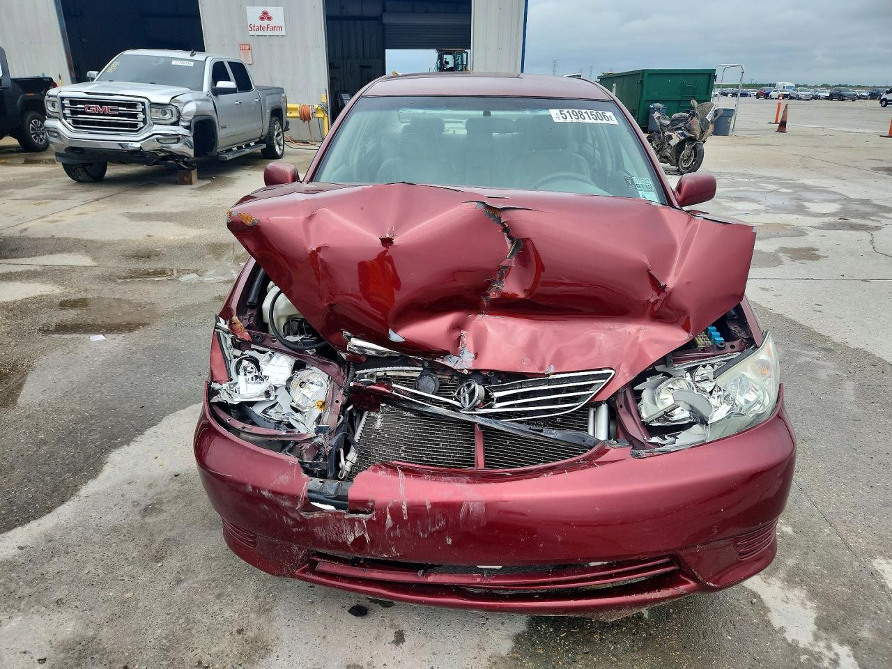 2005 Toyota Camry Le Red vin: 4T1BE30K85U010803