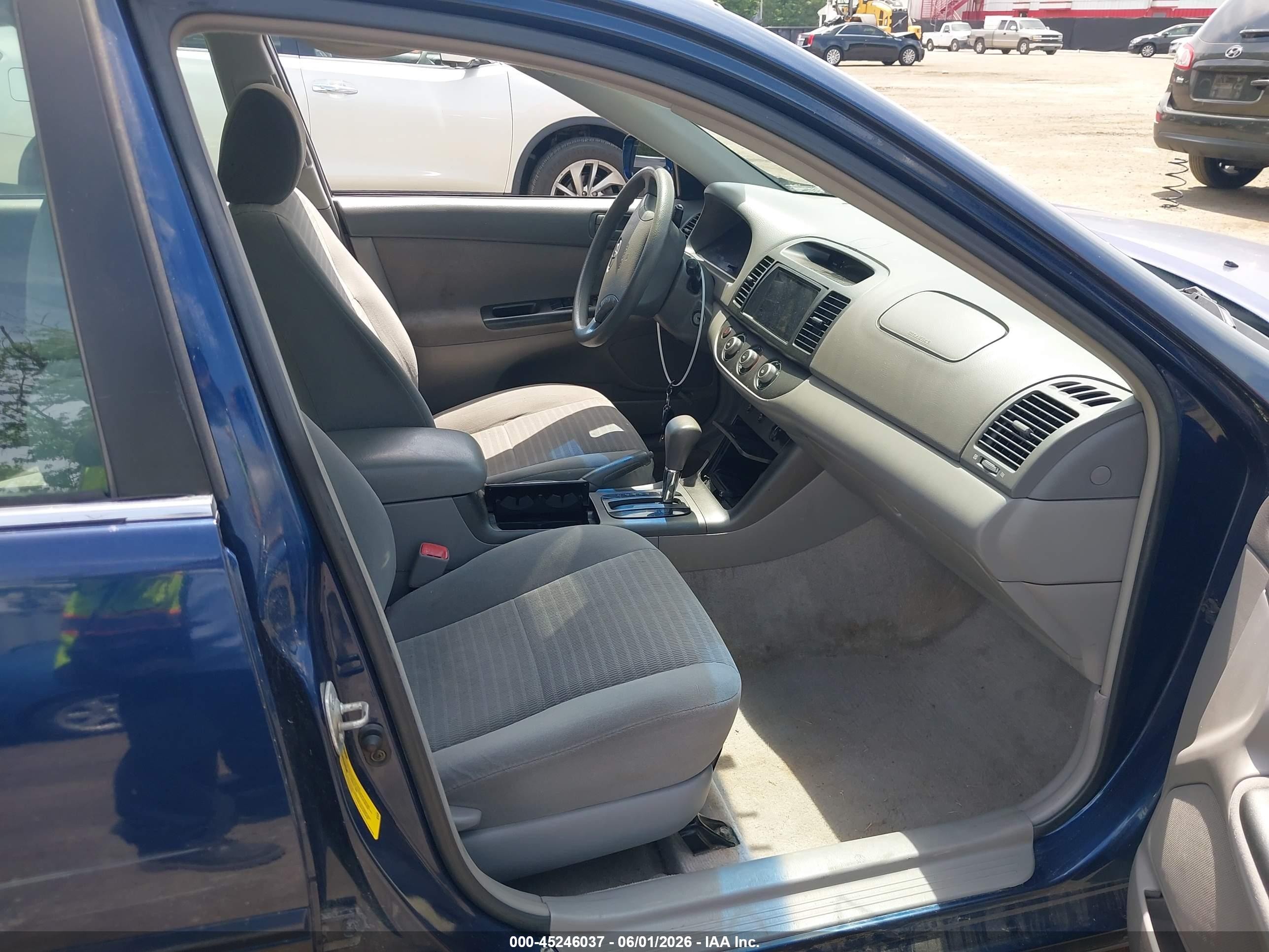 2005 Toyota Camry Le Blue vin: 4T1BE30K85U035006