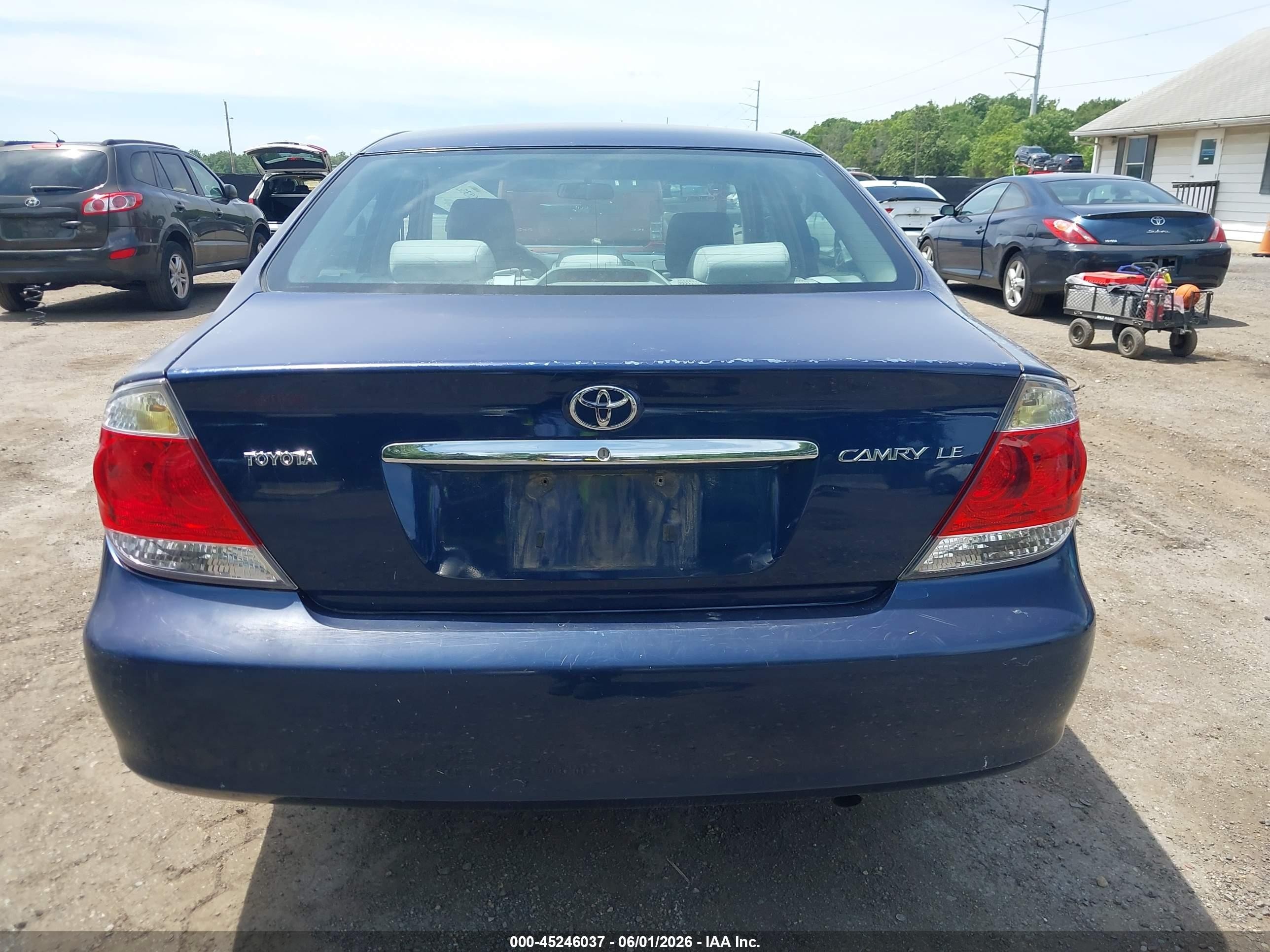 2005 Toyota Camry Le Blue vin: 4T1BE30K85U035006