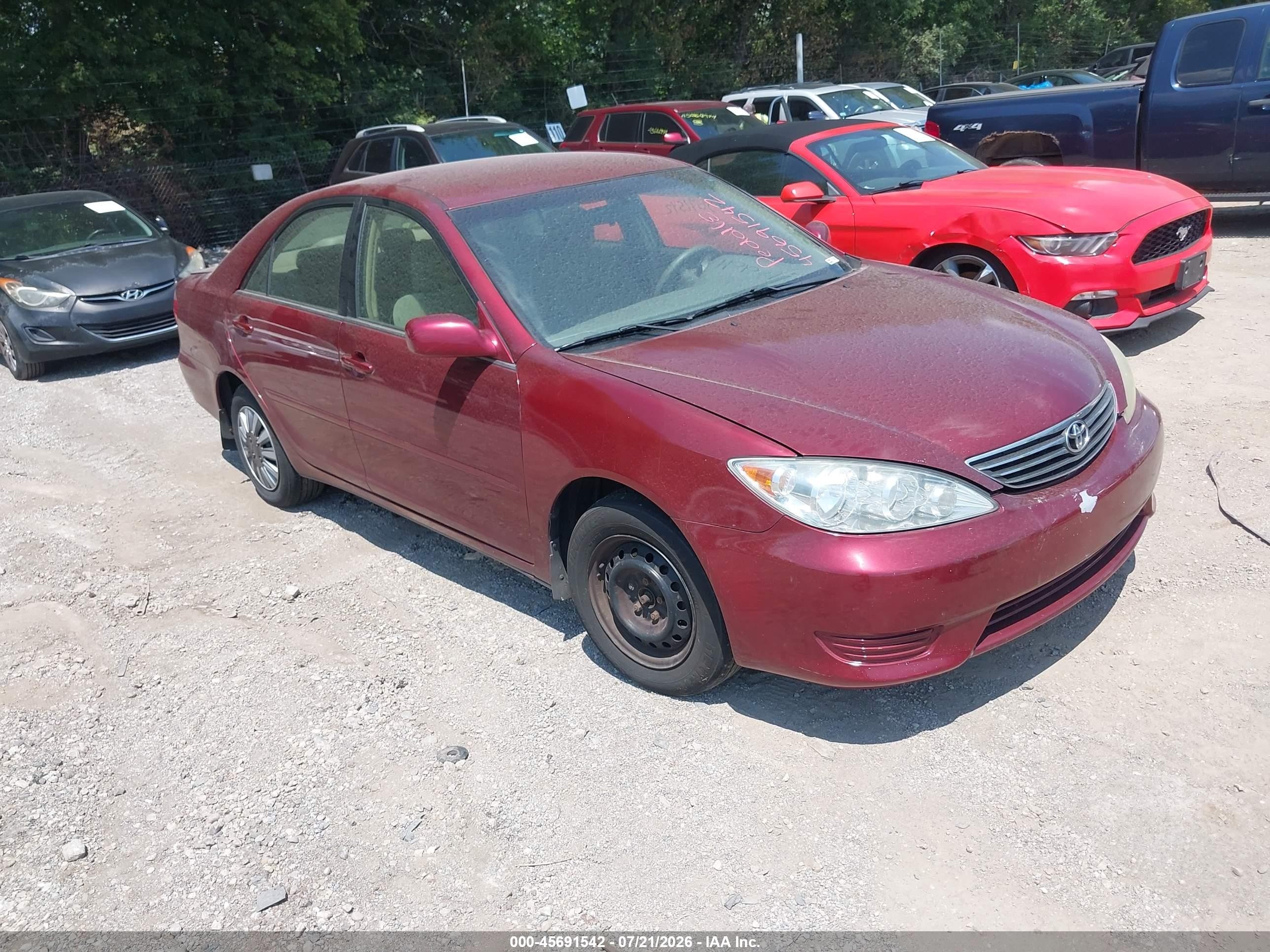 2005 Toyota Camry Le Red vin: 4T1BE30K85U089986
