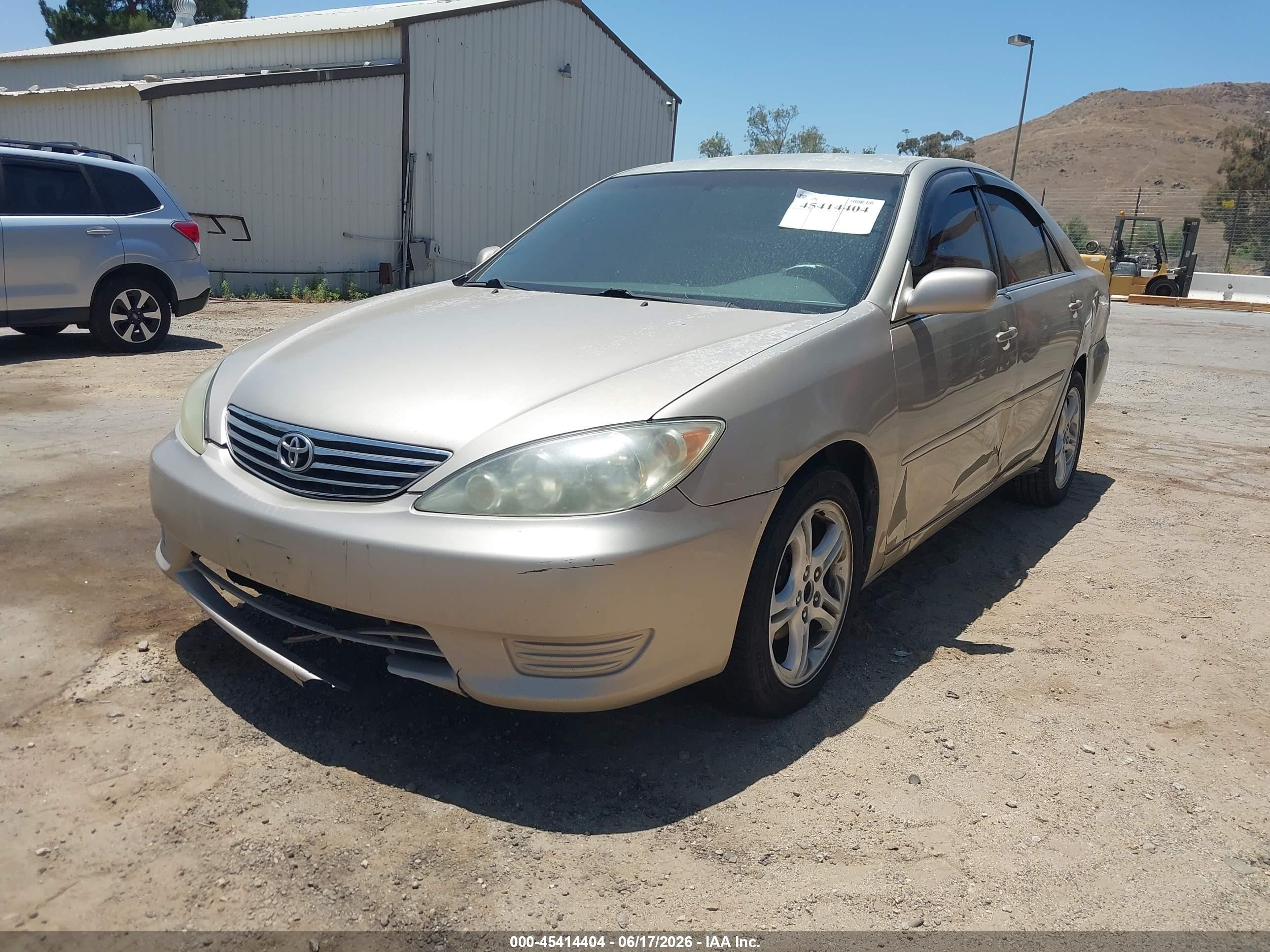 2005 Toyota Camry Le Champagne vin: 4T1BE30K85U102283