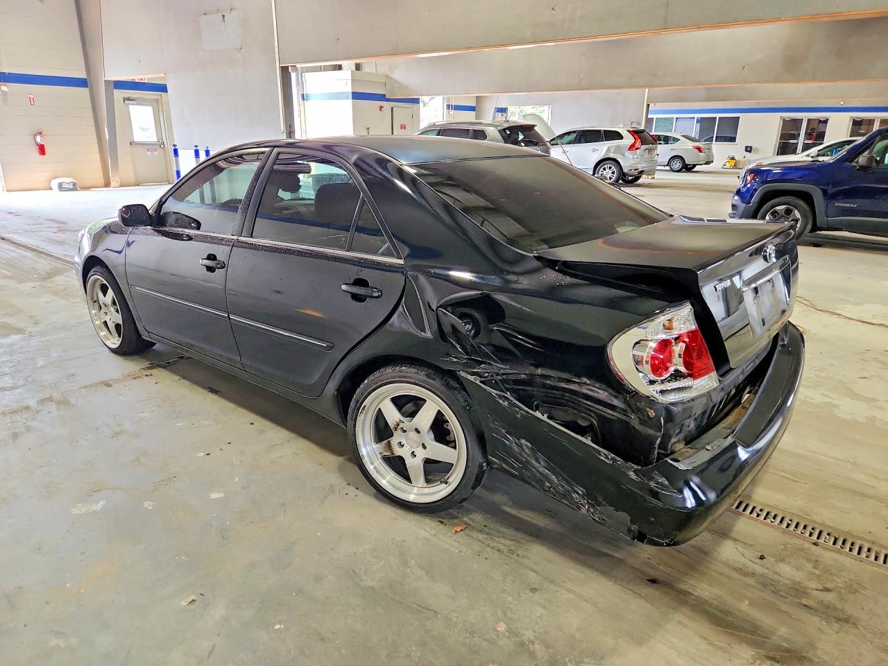 2005 Toyota Camry Xle Черный vin: 4T1BE30K85U408576