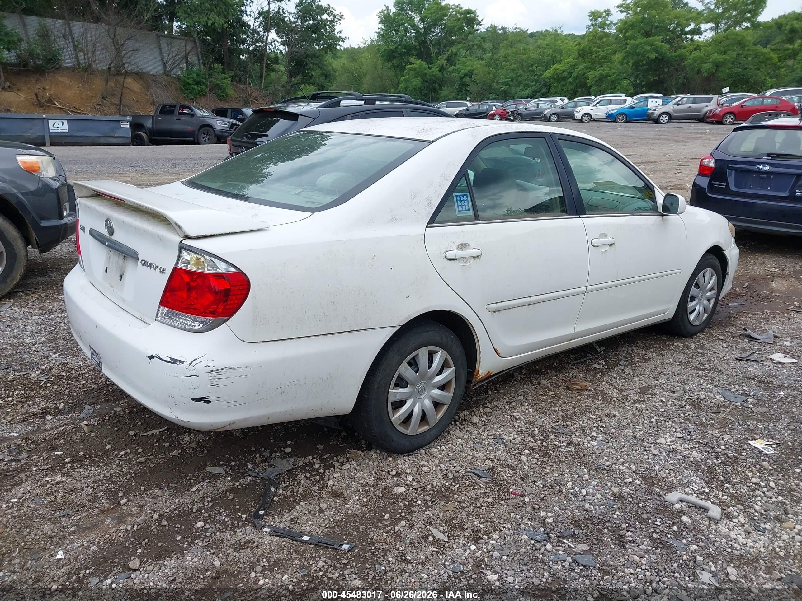 2005 Toyota Camry Le White vin: 4T1BE30K85U537207