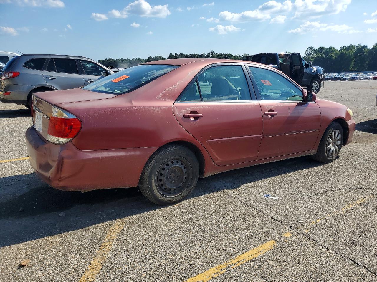 2006 Toyota Camry Le Red vin: 4T1BE30K86U142199