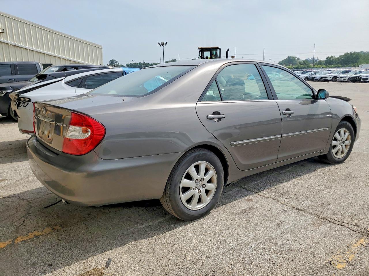 2004 Toyota Camry Xle Gray vin: 4T1BE30K94U868778
