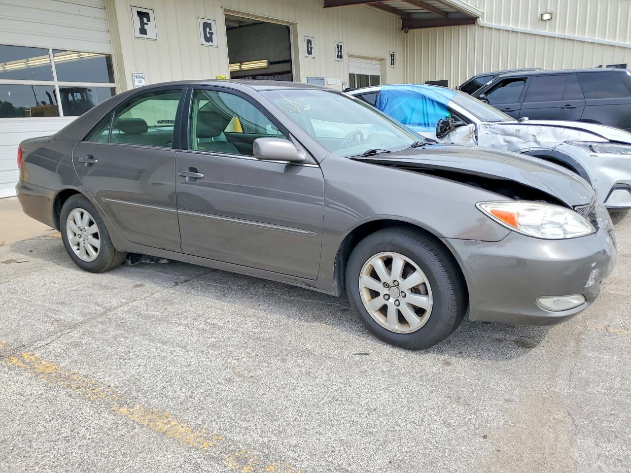 2004 Toyota Camry Xle Gray vin: 4T1BE30K94U868778