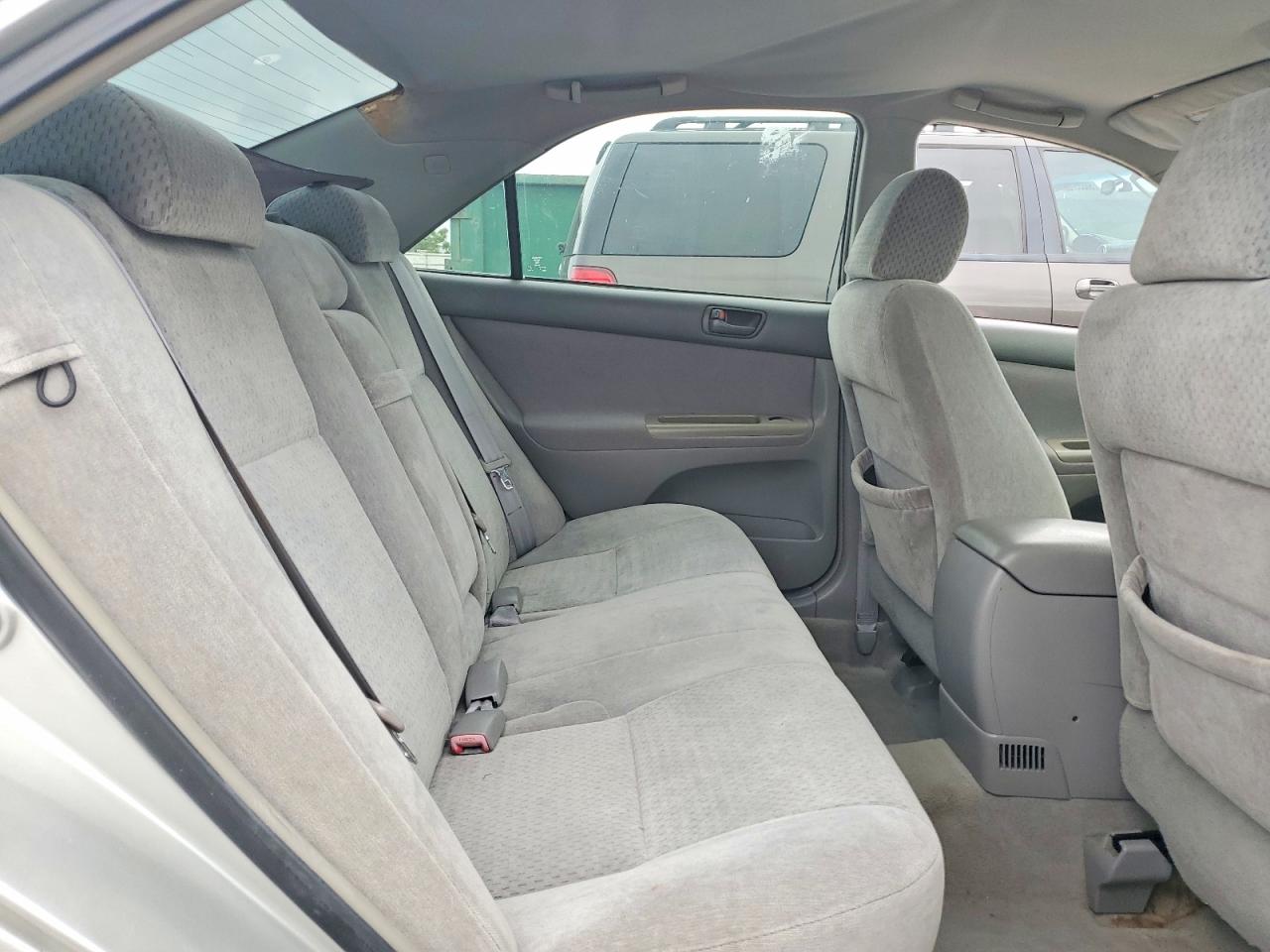 2004 Toyota Camry Le Silver vin: 4T1BE30K94U927036