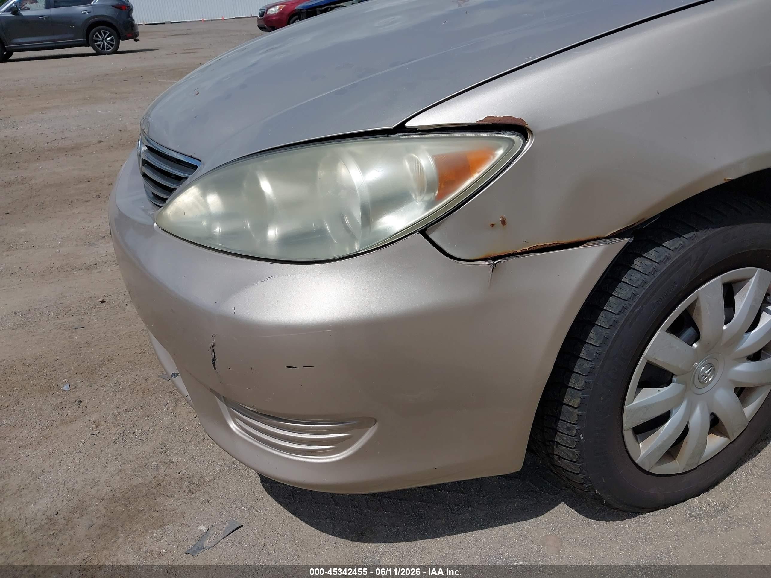 2005 Toyota Camry Le Gold vin: 4T1BE30K95U030350