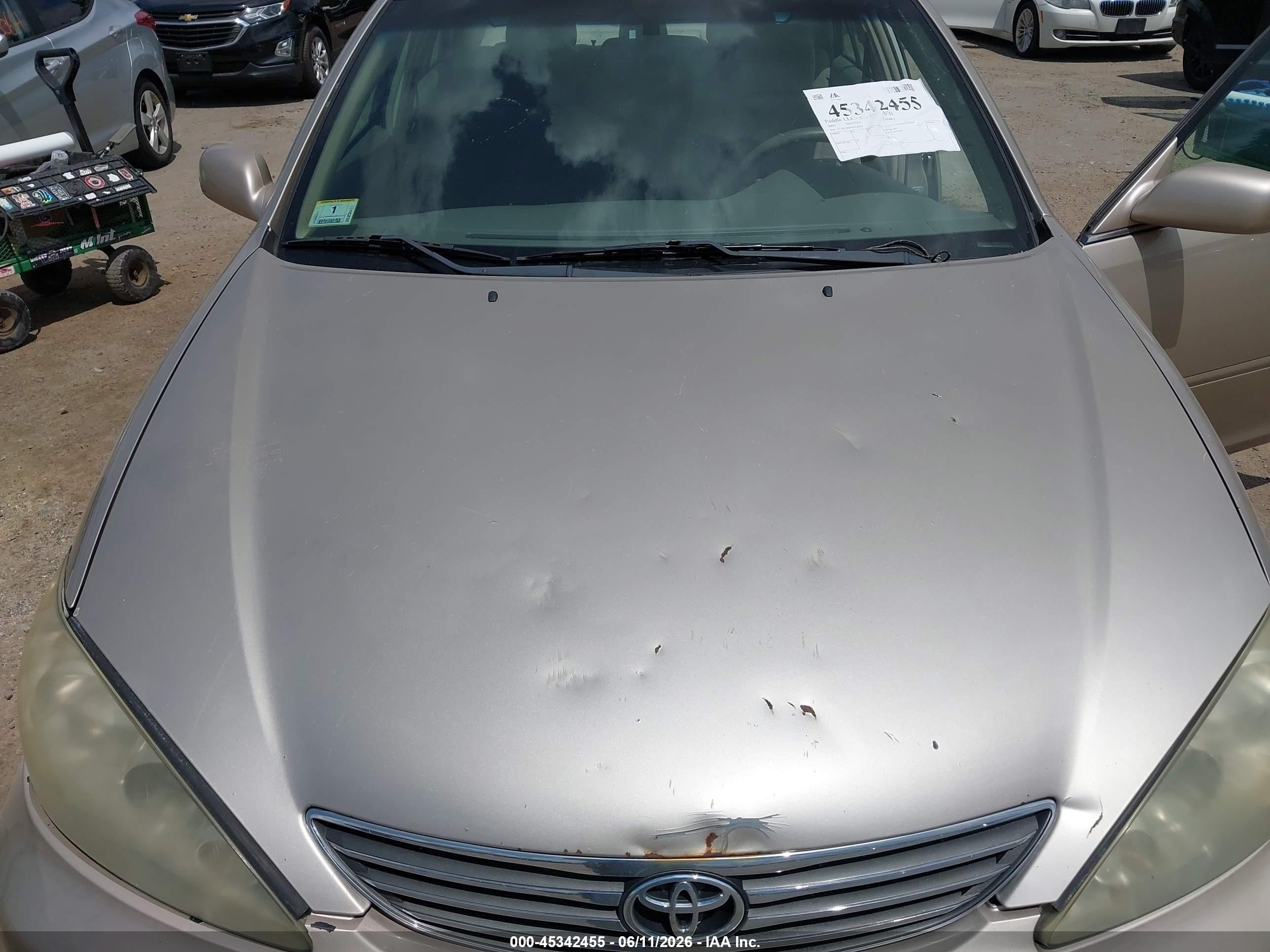 2005 Toyota Camry Le Gold vin: 4T1BE30K95U030350