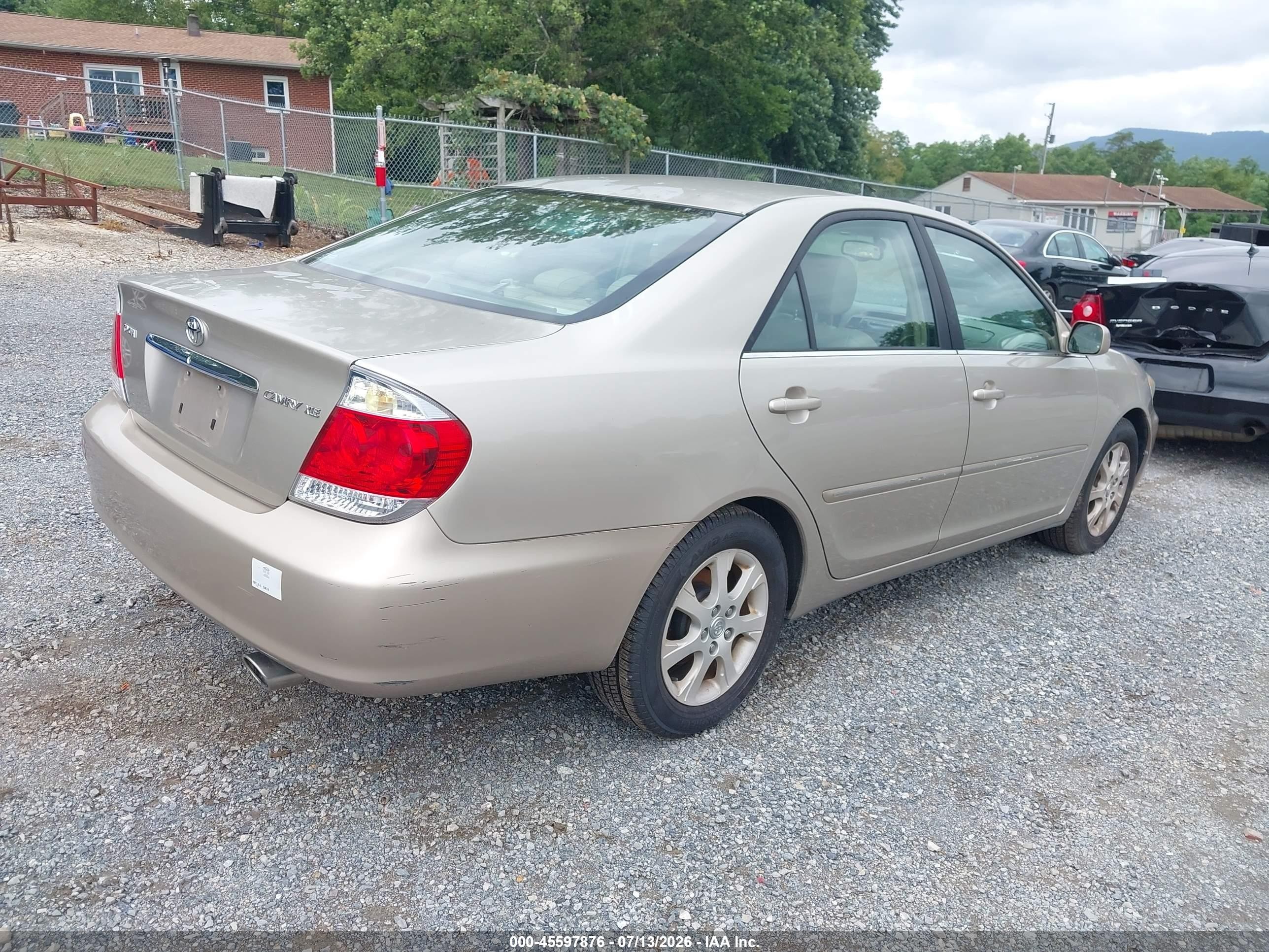 2005 Toyota Camry Xle Gold vin: 4T1BE30K95U397135