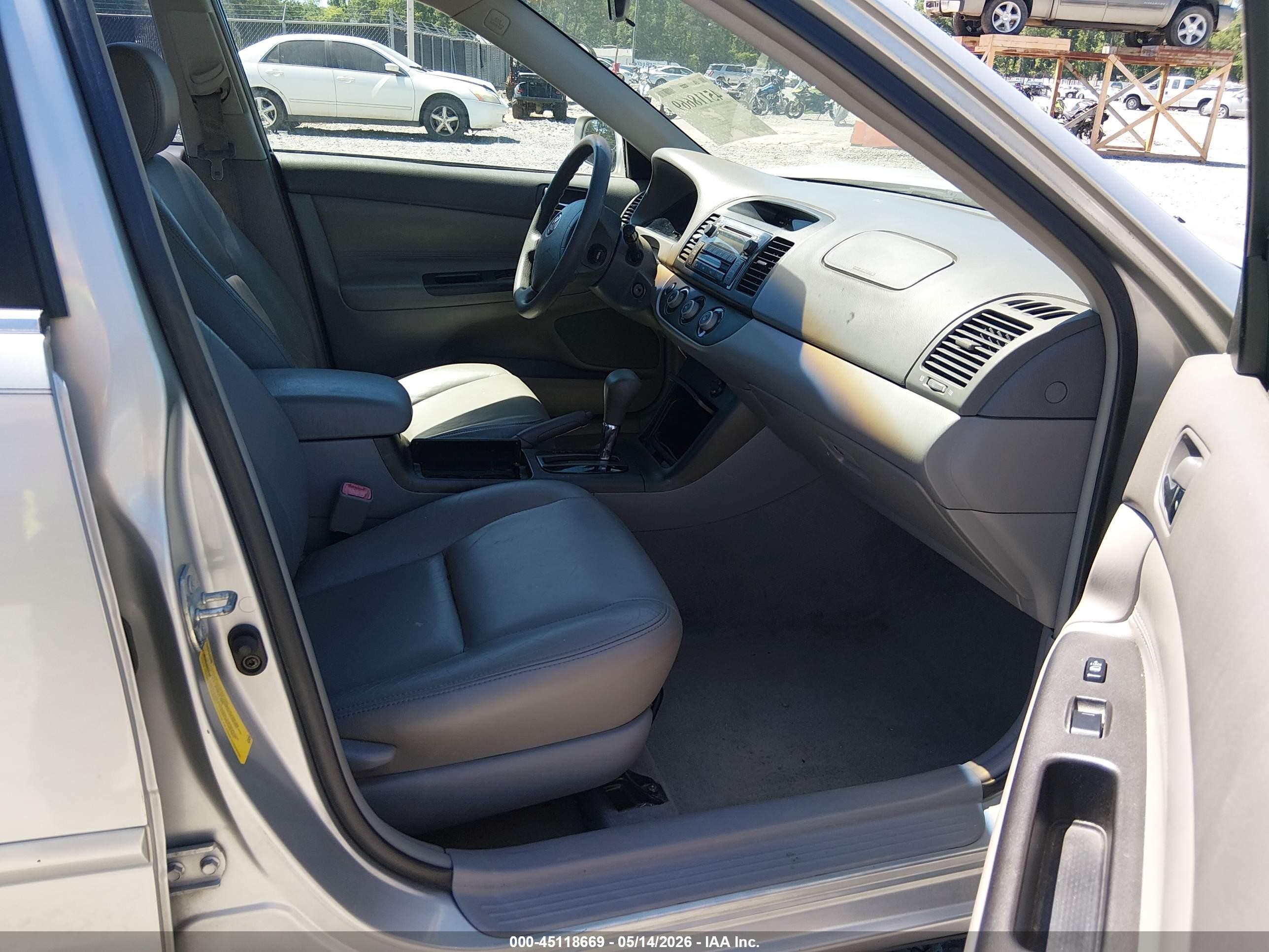 2005 Toyota Camry Le Silver vin: 4T1BE30K95U549284