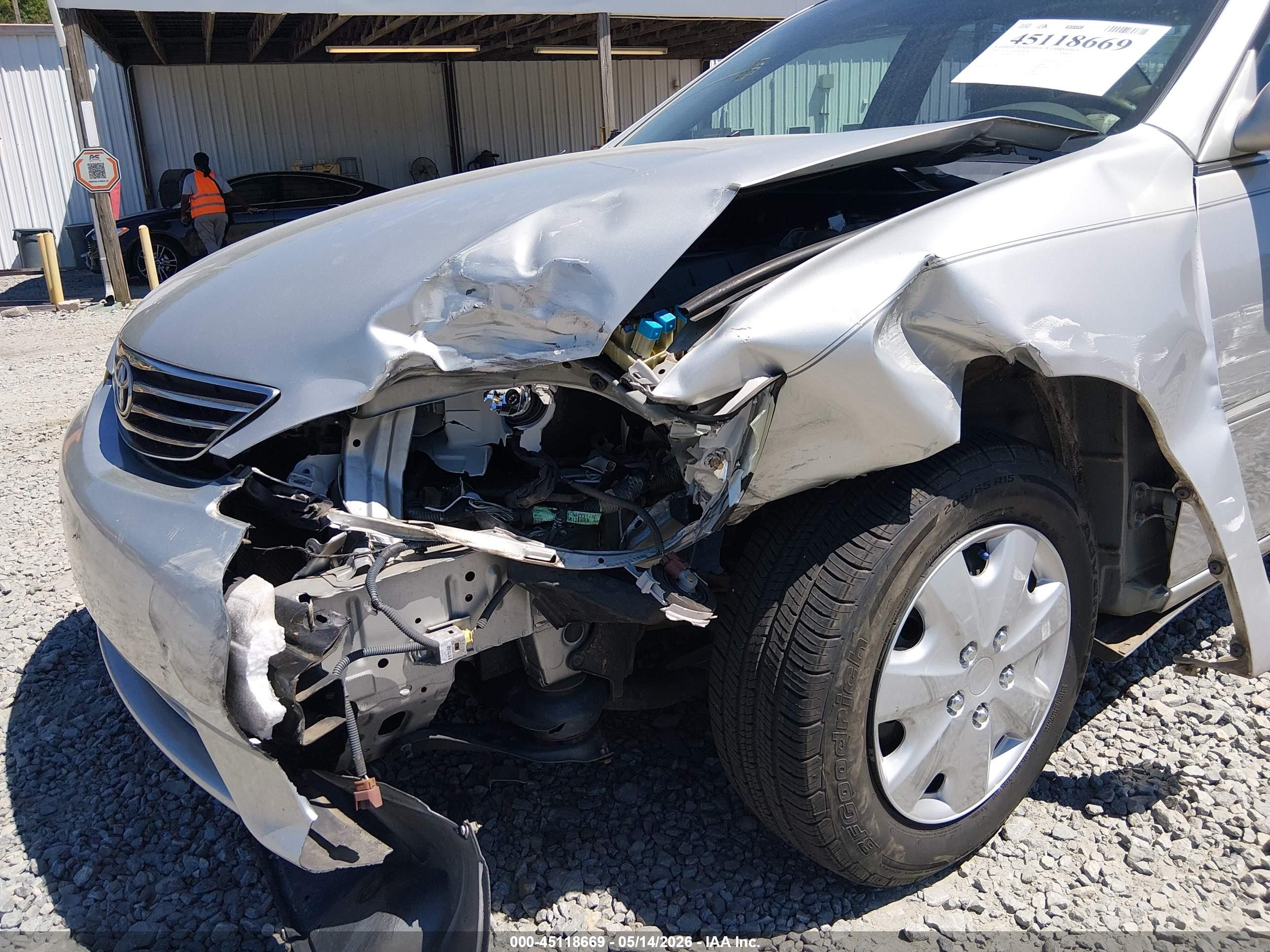 2005 Toyota Camry Le Silver vin: 4T1BE30K95U549284