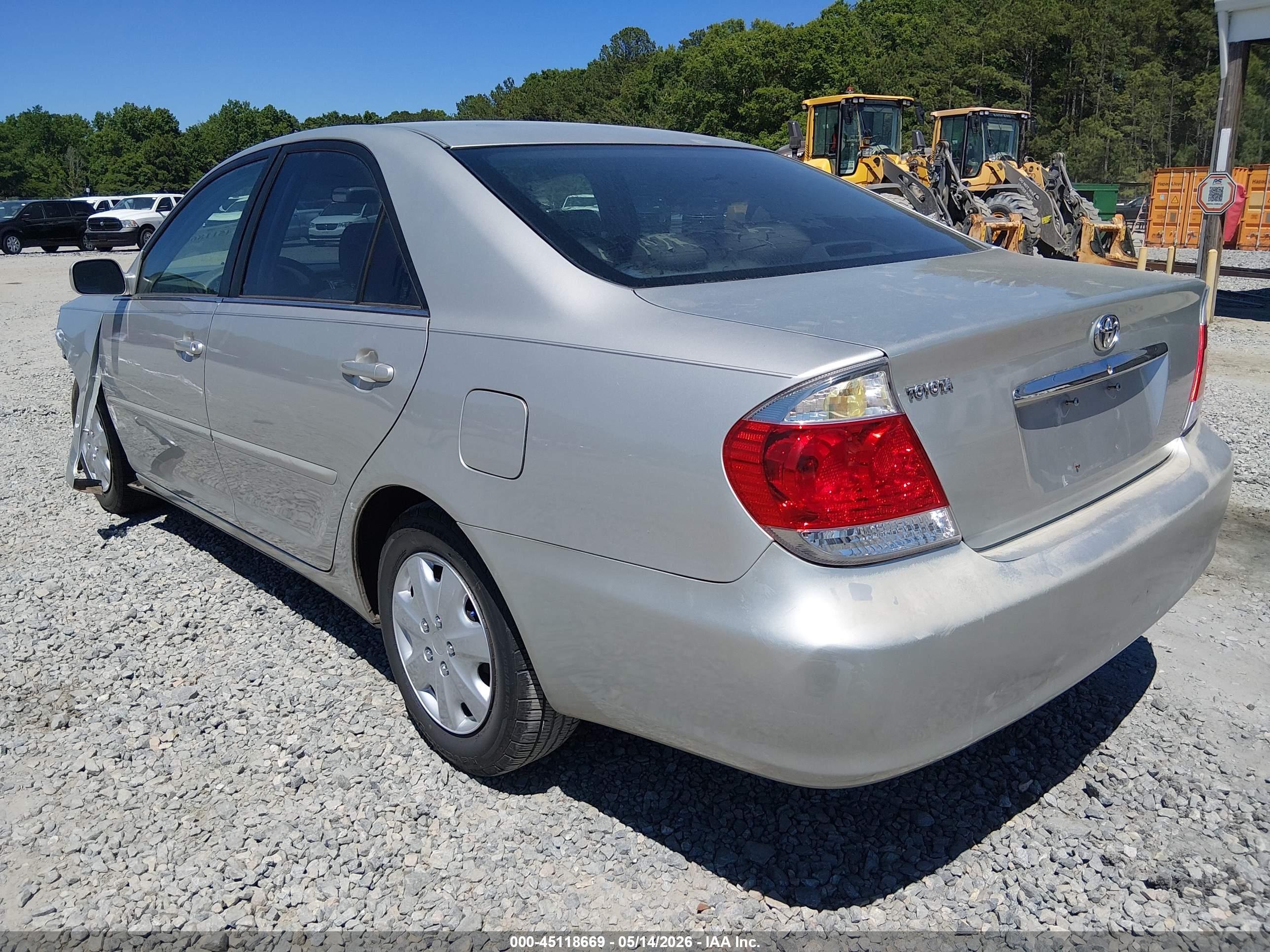 2005 Toyota Camry Le Silver vin: 4T1BE30K95U549284