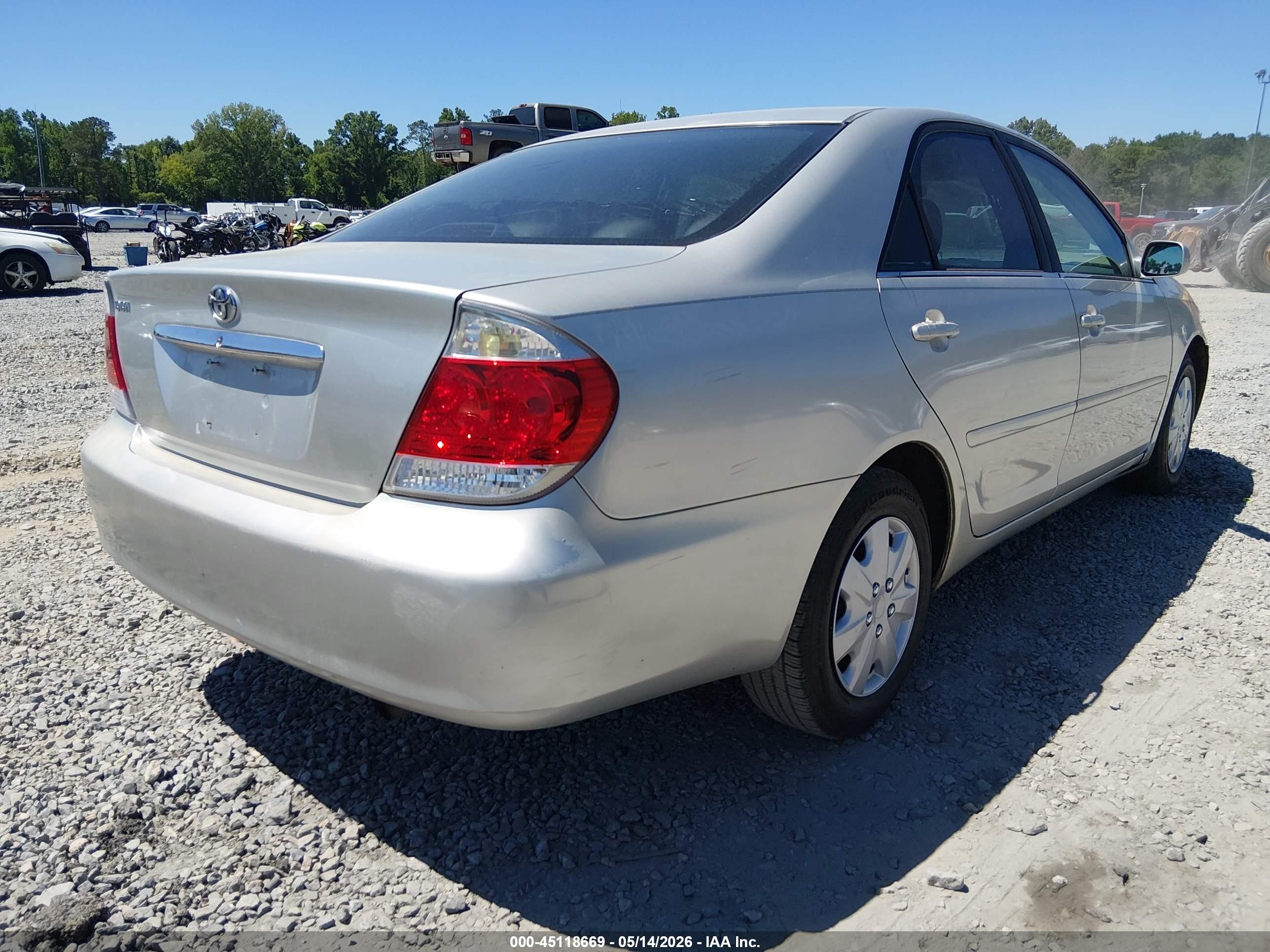 2005 Toyota Camry Le Silver vin: 4T1BE30K95U549284