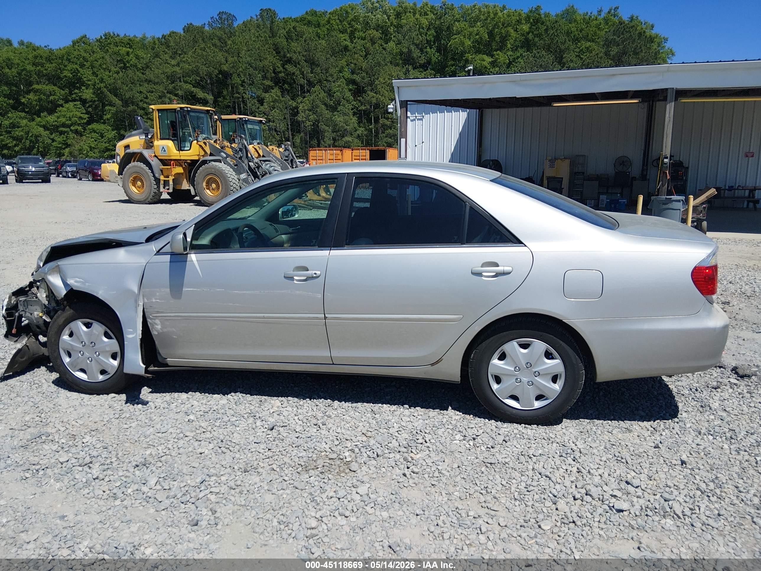 2005 Toyota Camry Le Silver vin: 4T1BE30K95U549284