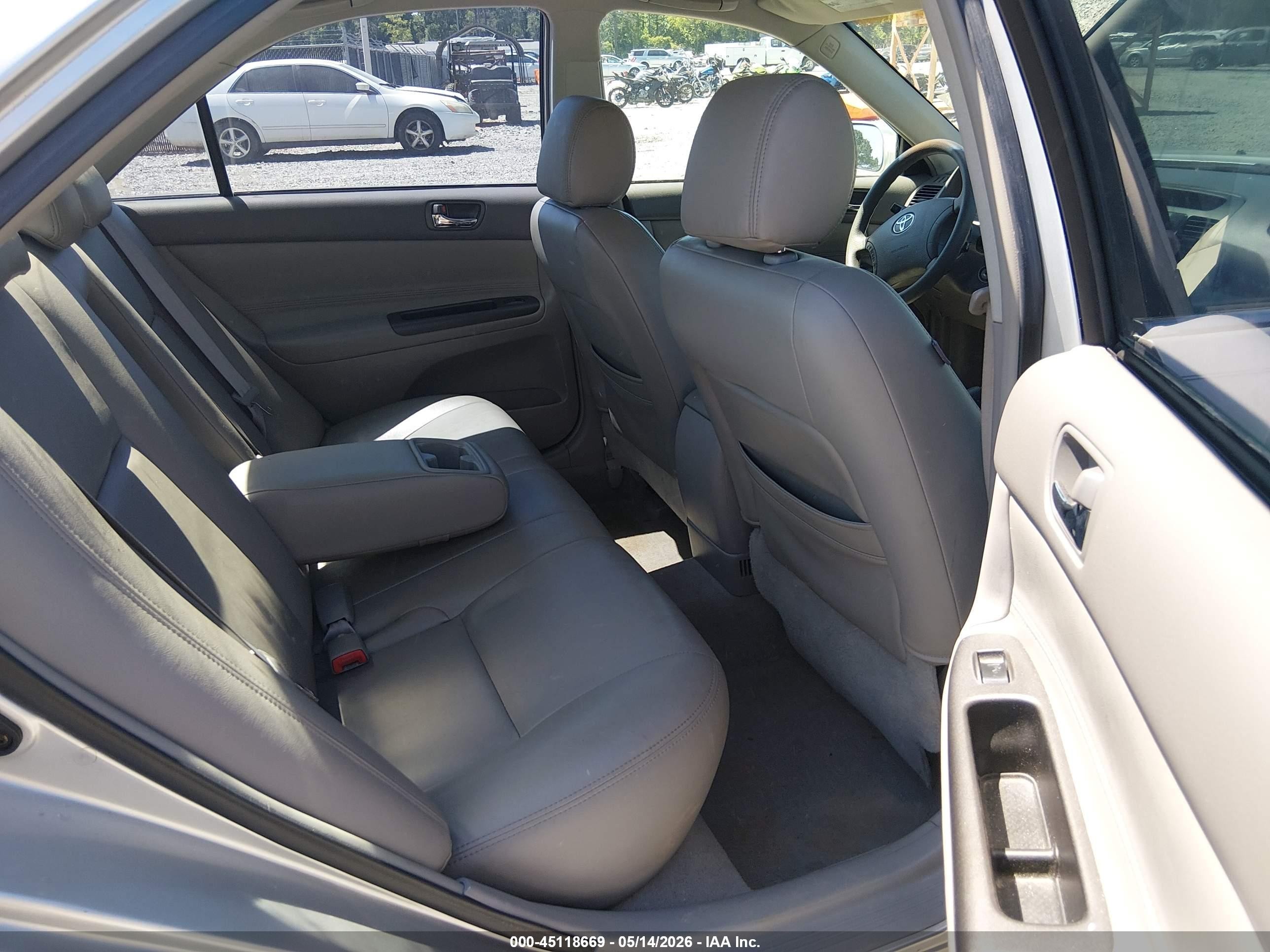 2005 Toyota Camry Le Silver vin: 4T1BE30K95U549284