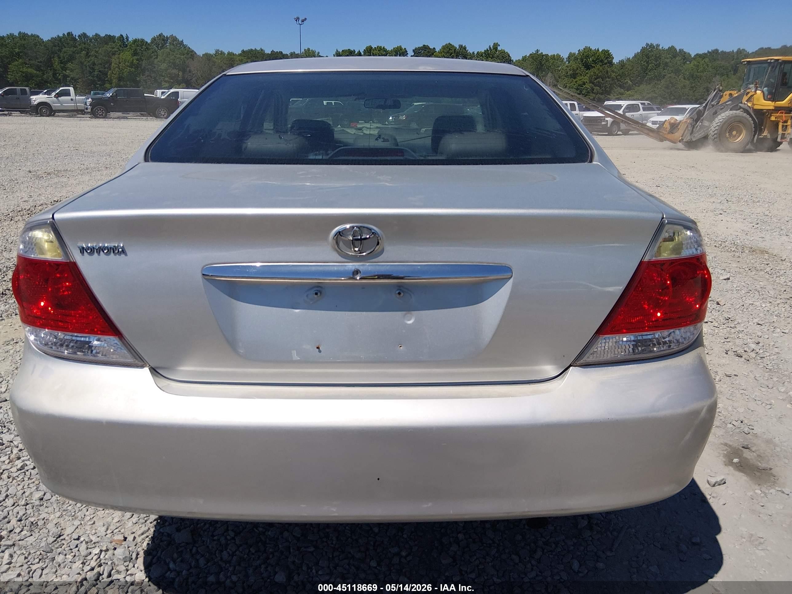 2005 Toyota Camry Le Silver vin: 4T1BE30K95U549284
