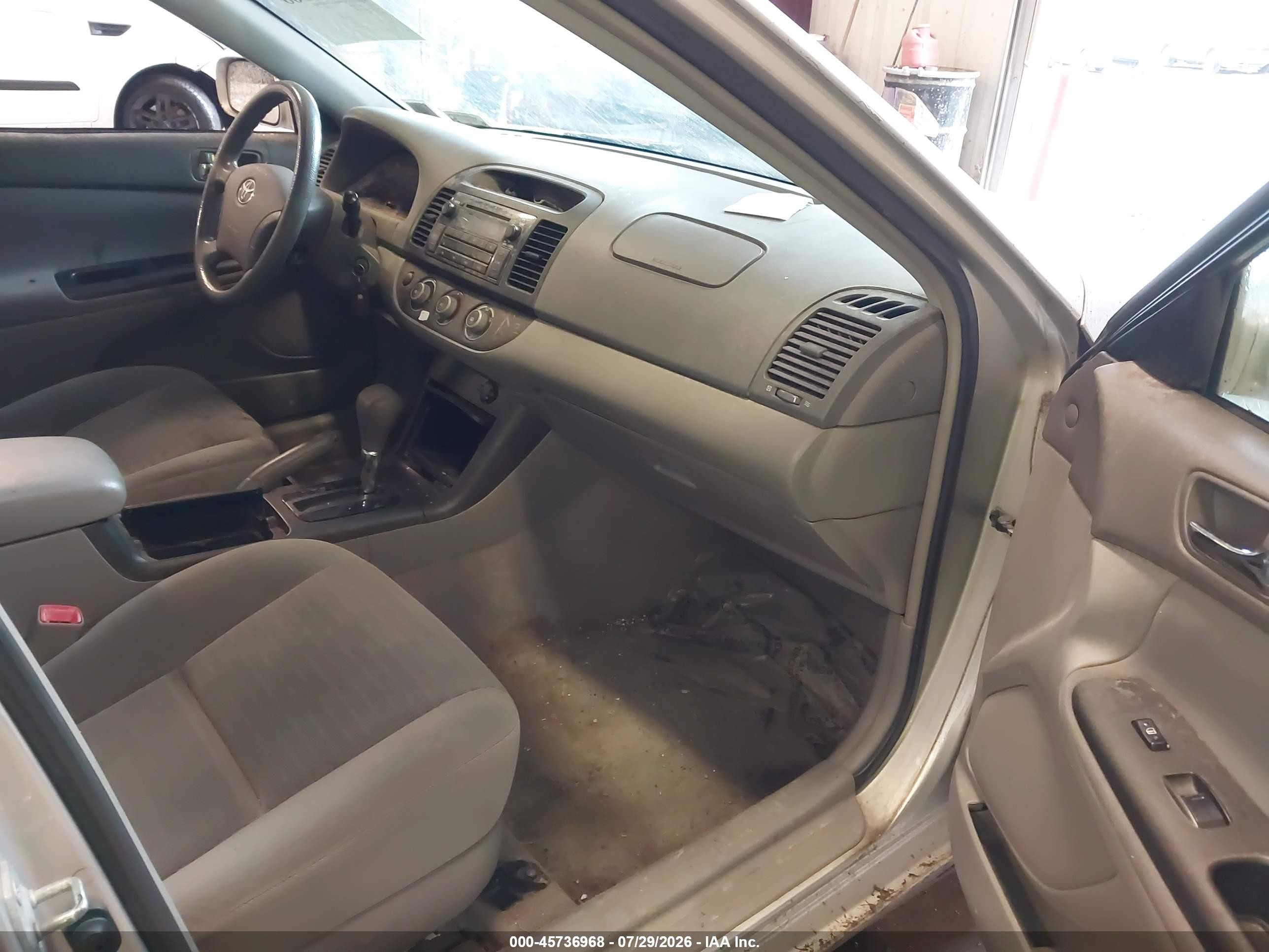 2005 Toyota Camry Le Silver vin: 4T1BE30K95U967893