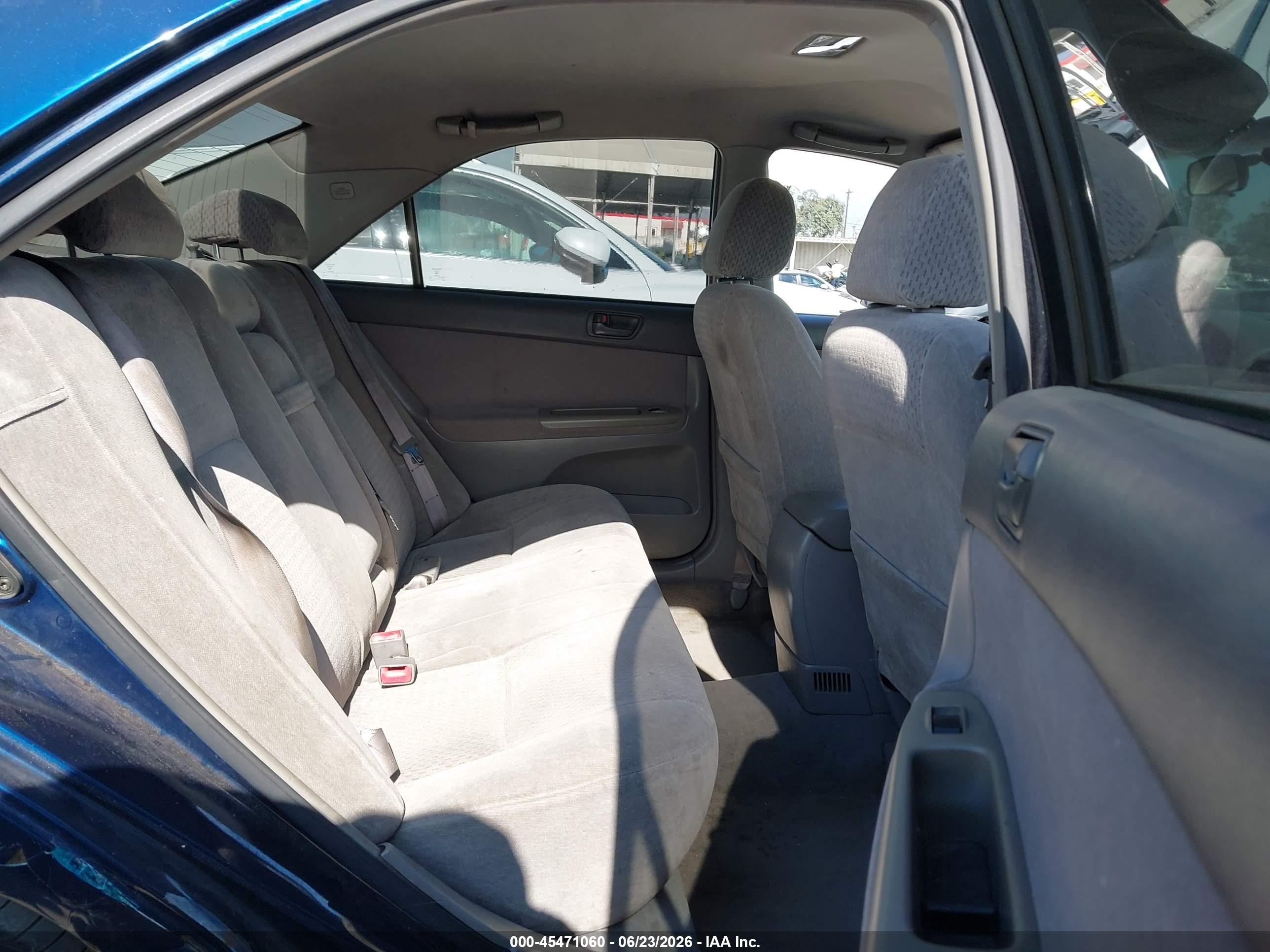 2002 Toyota Camry Le Blue vin: 4T1BE30KX2U559785