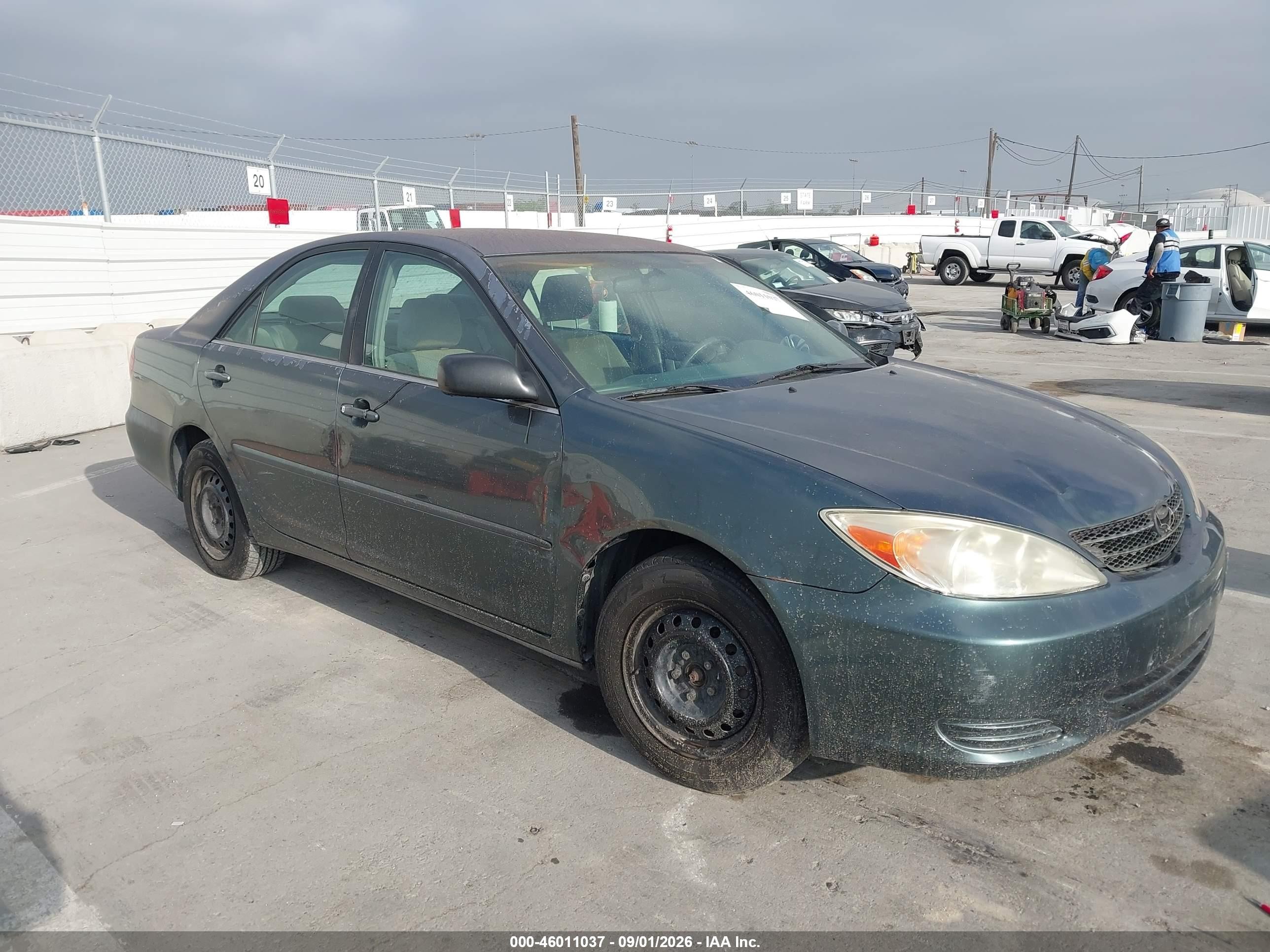 2002 Toyota Camry Le Gray vin: 4T1BE30KX2U573251
