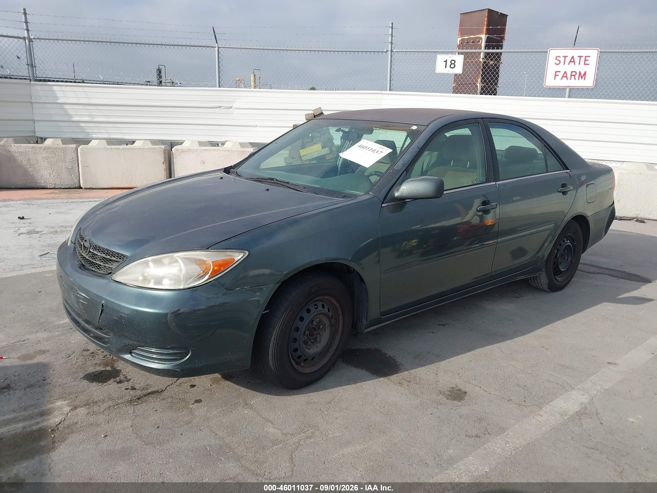 2002 Toyota Camry Le Gray vin: 4T1BE30KX2U573251