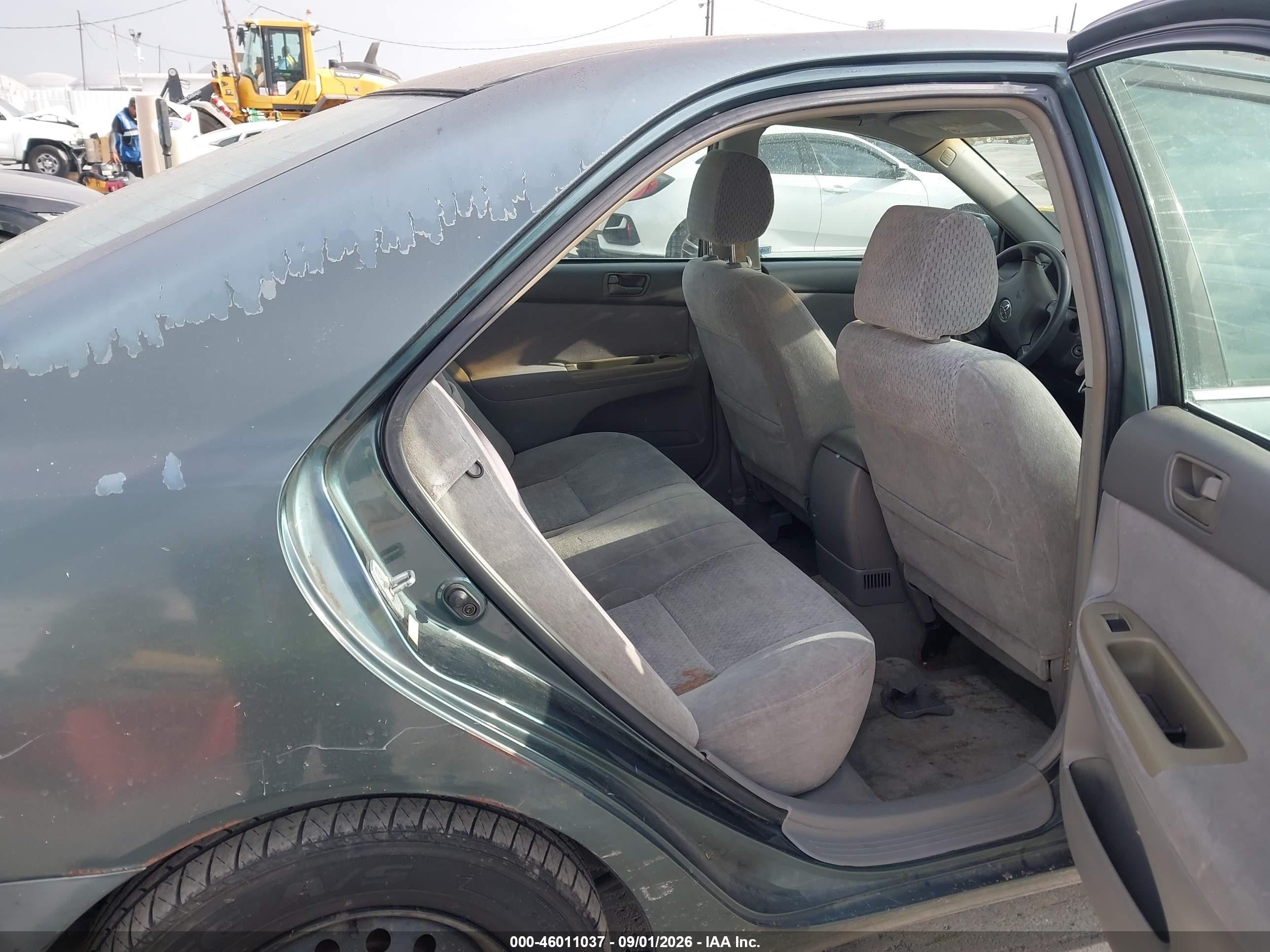 2002 Toyota Camry Le Gray vin: 4T1BE30KX2U573251