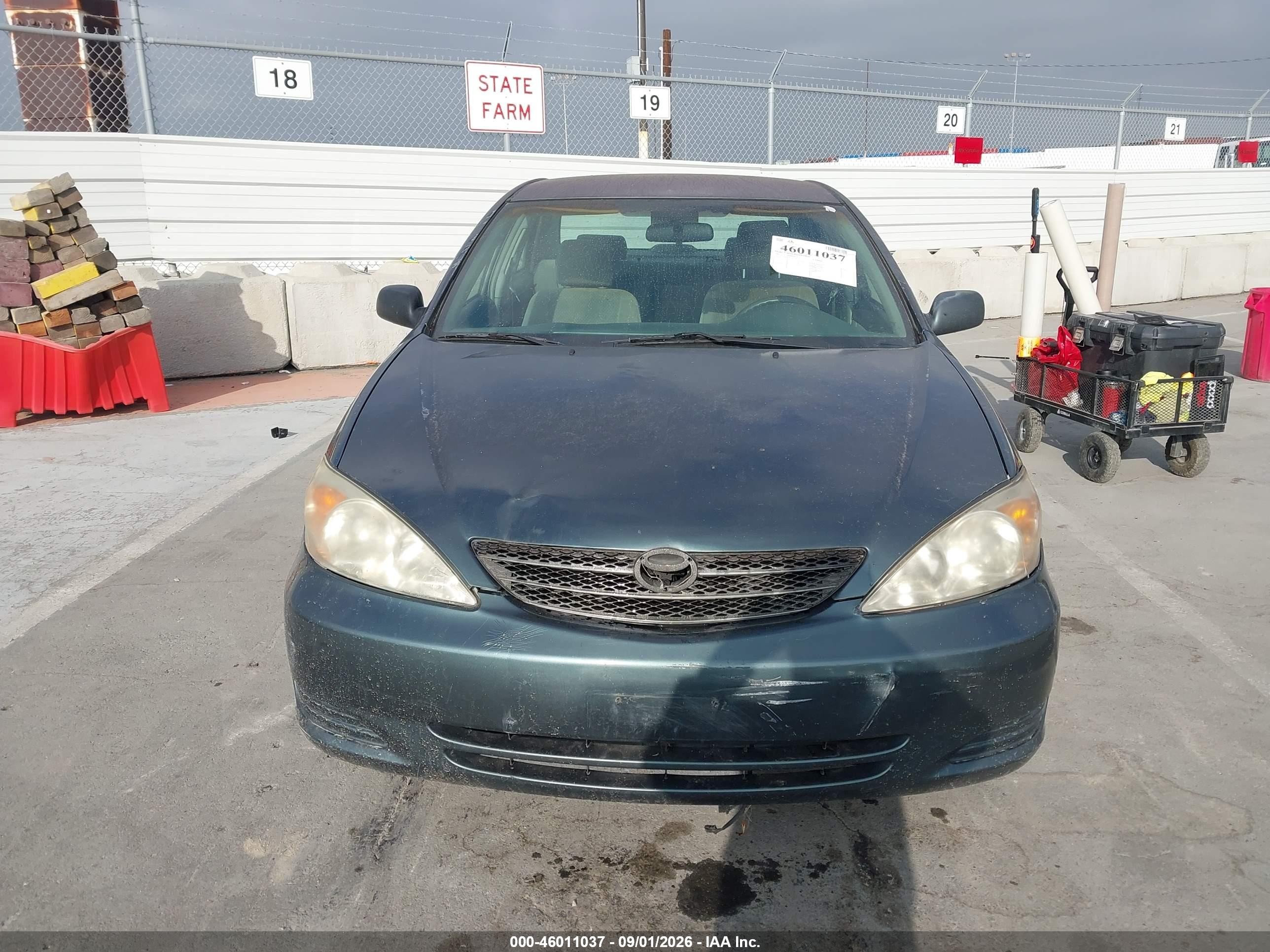 2002 Toyota Camry Le Gray vin: 4T1BE30KX2U573251