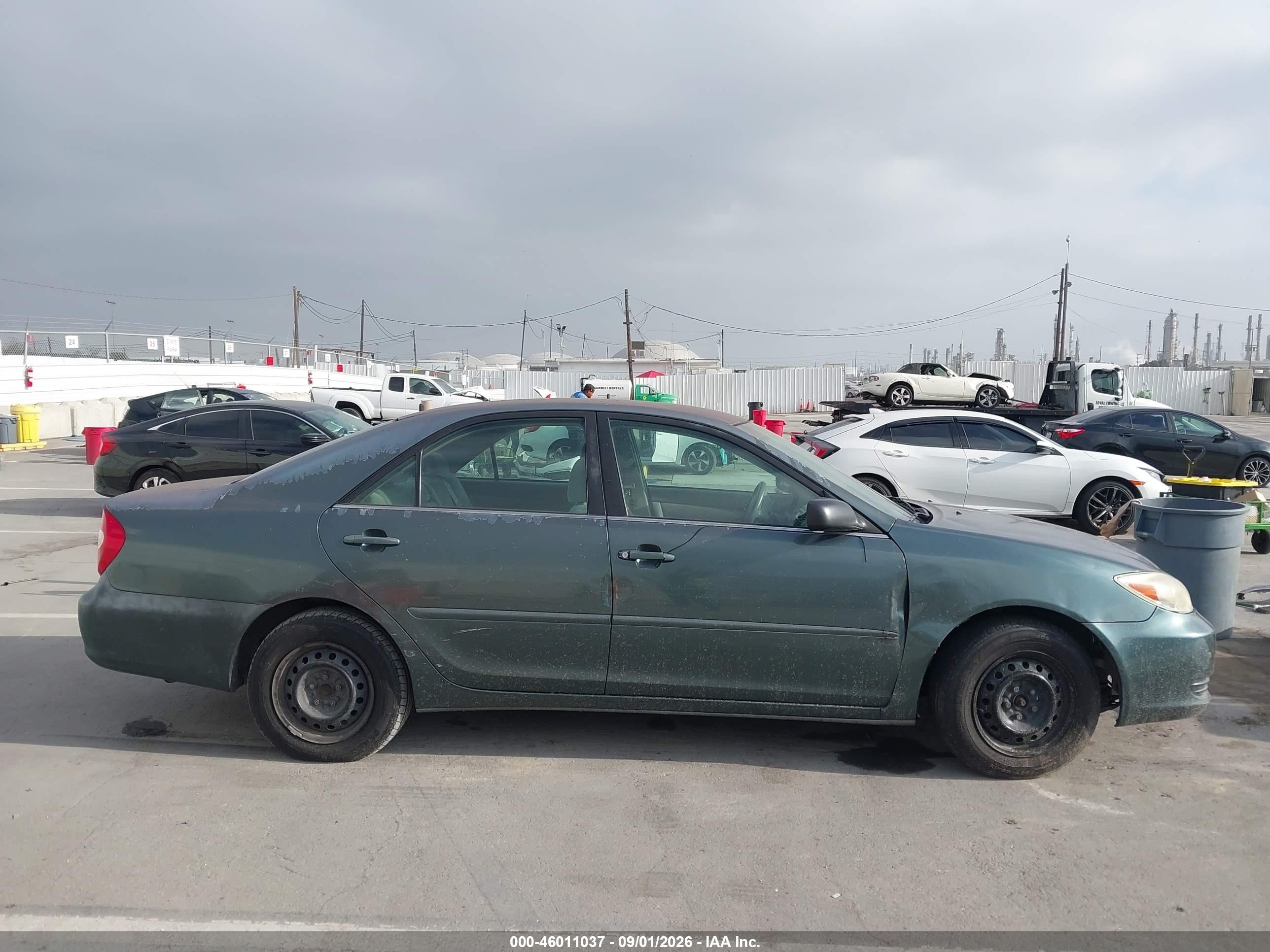 2002 Toyota Camry Le Gray vin: 4T1BE30KX2U573251