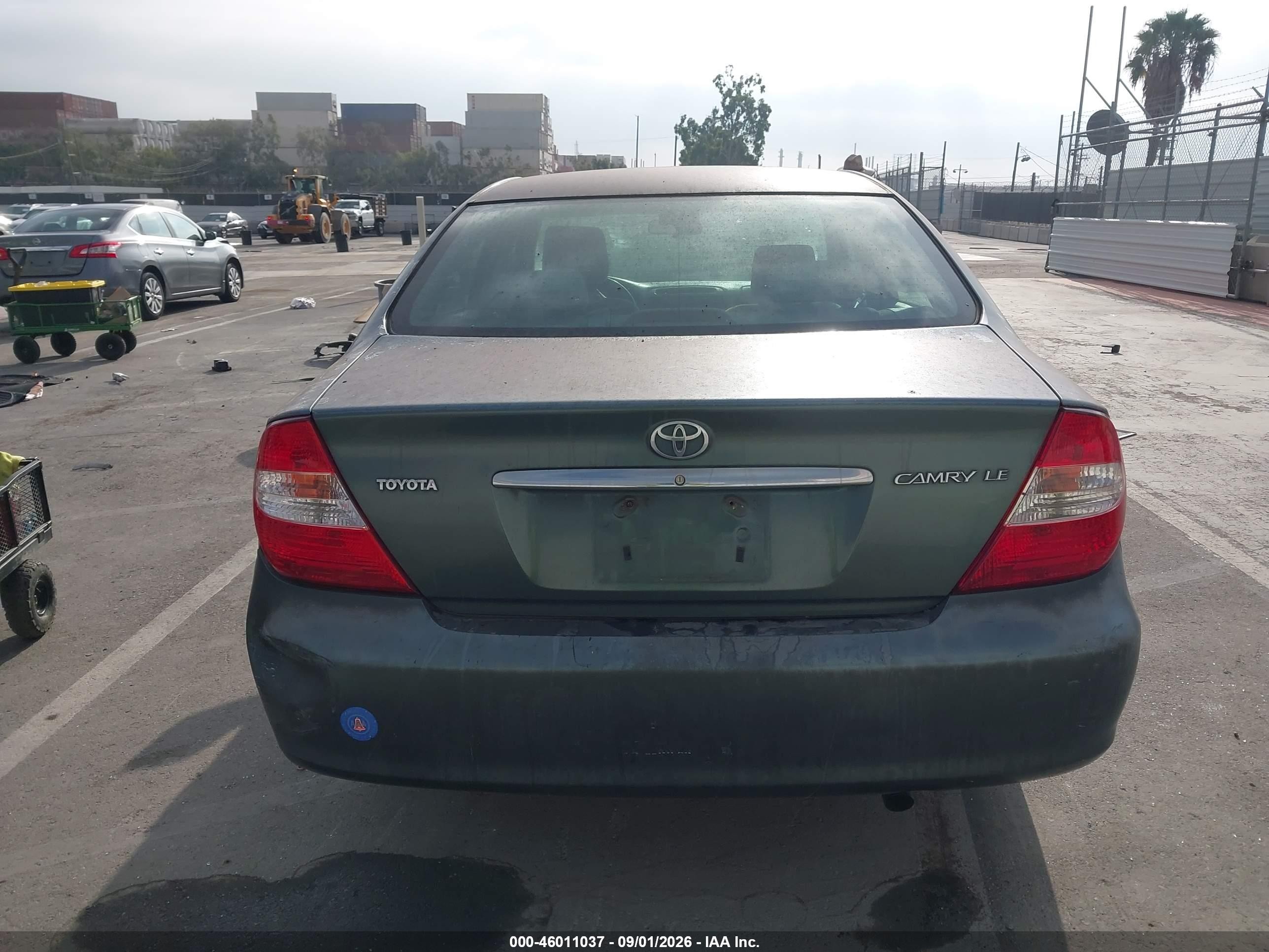 2002 Toyota Camry Le Gray vin: 4T1BE30KX2U573251