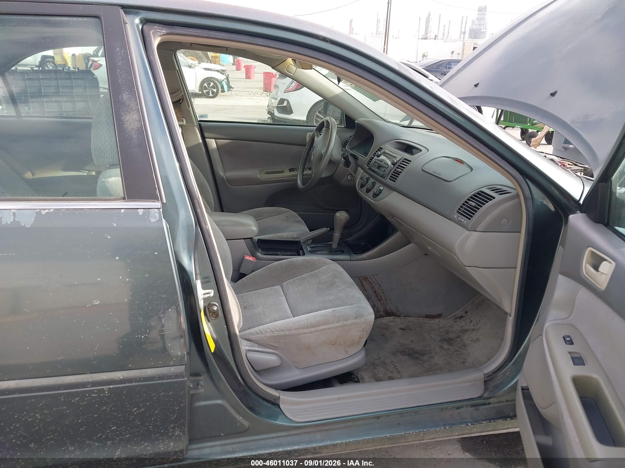 2002 Toyota Camry Le Gray vin: 4T1BE30KX2U573251