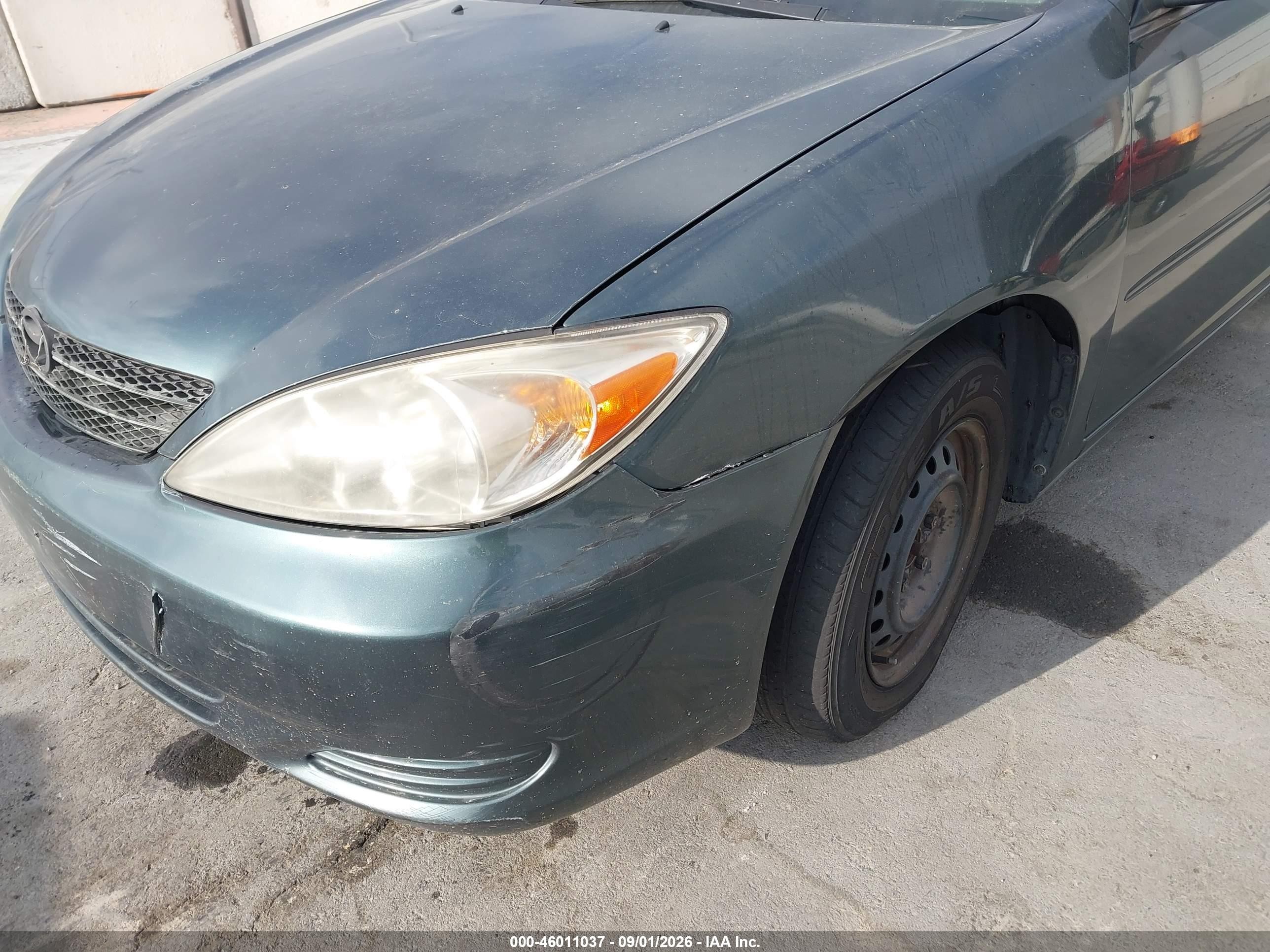 2002 Toyota Camry Le Gray vin: 4T1BE30KX2U573251
