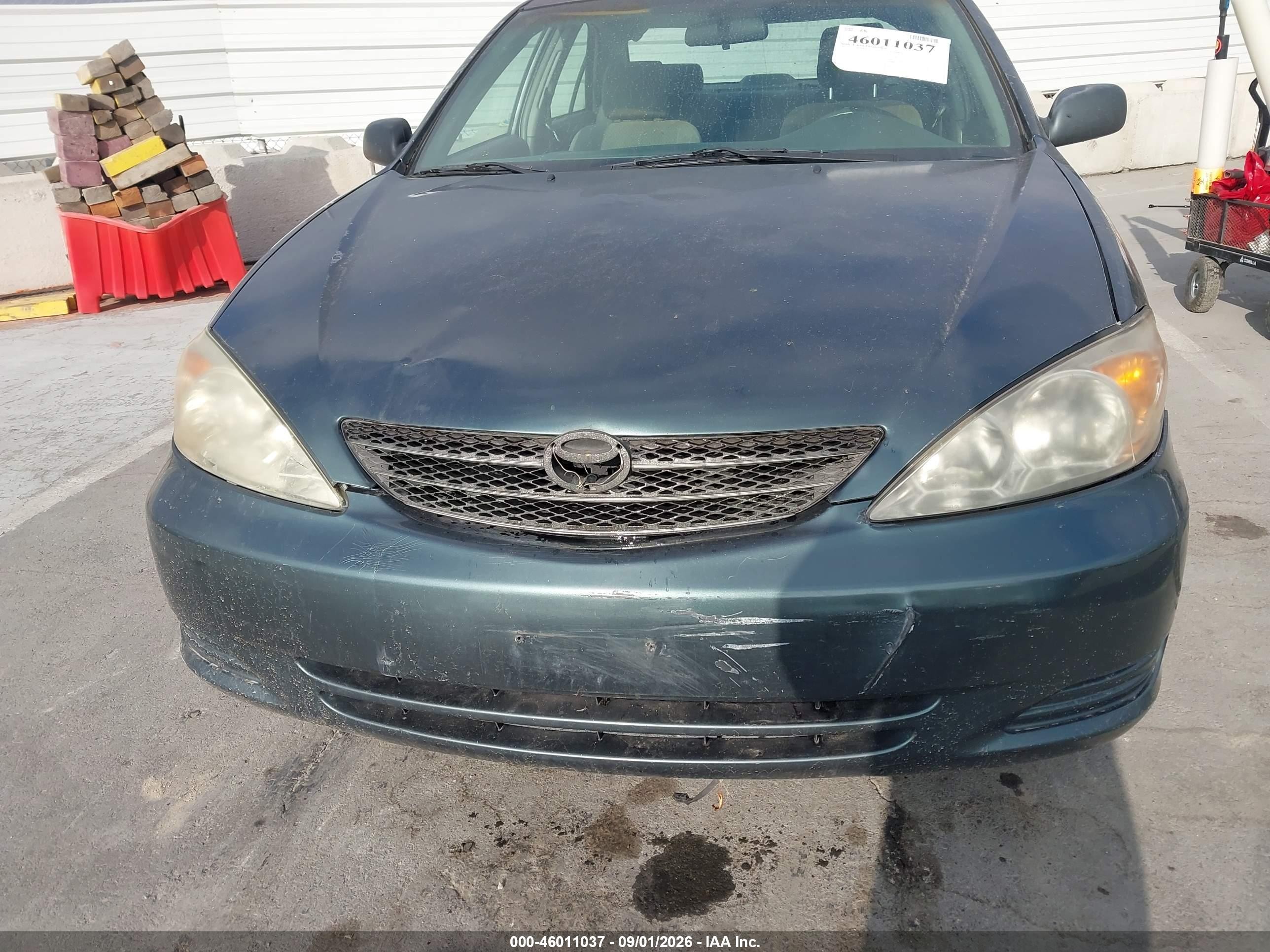 2002 Toyota Camry Le Gray vin: 4T1BE30KX2U573251