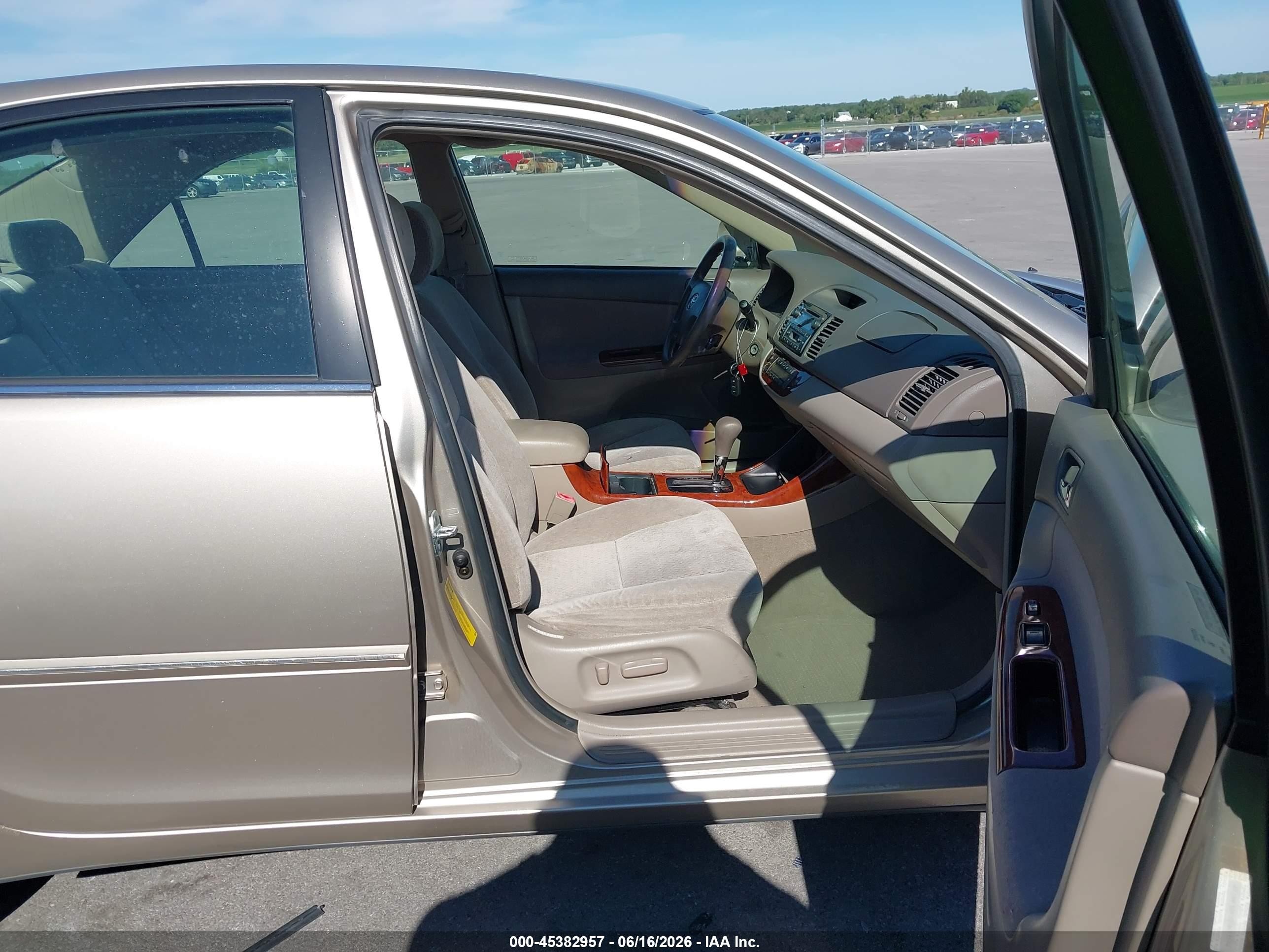 2002 Toyota Camry Xle Brown vin: 4T1BE30KX2U633156