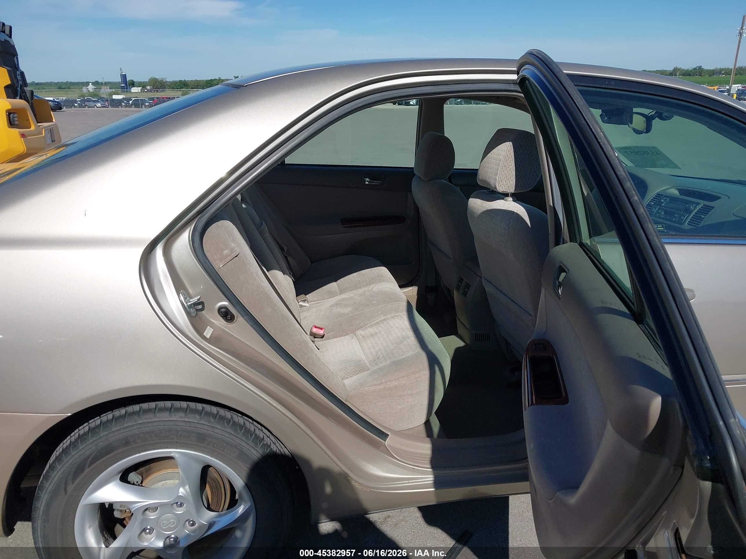 2002 Toyota Camry Xle Brown vin: 4T1BE30KX2U633156