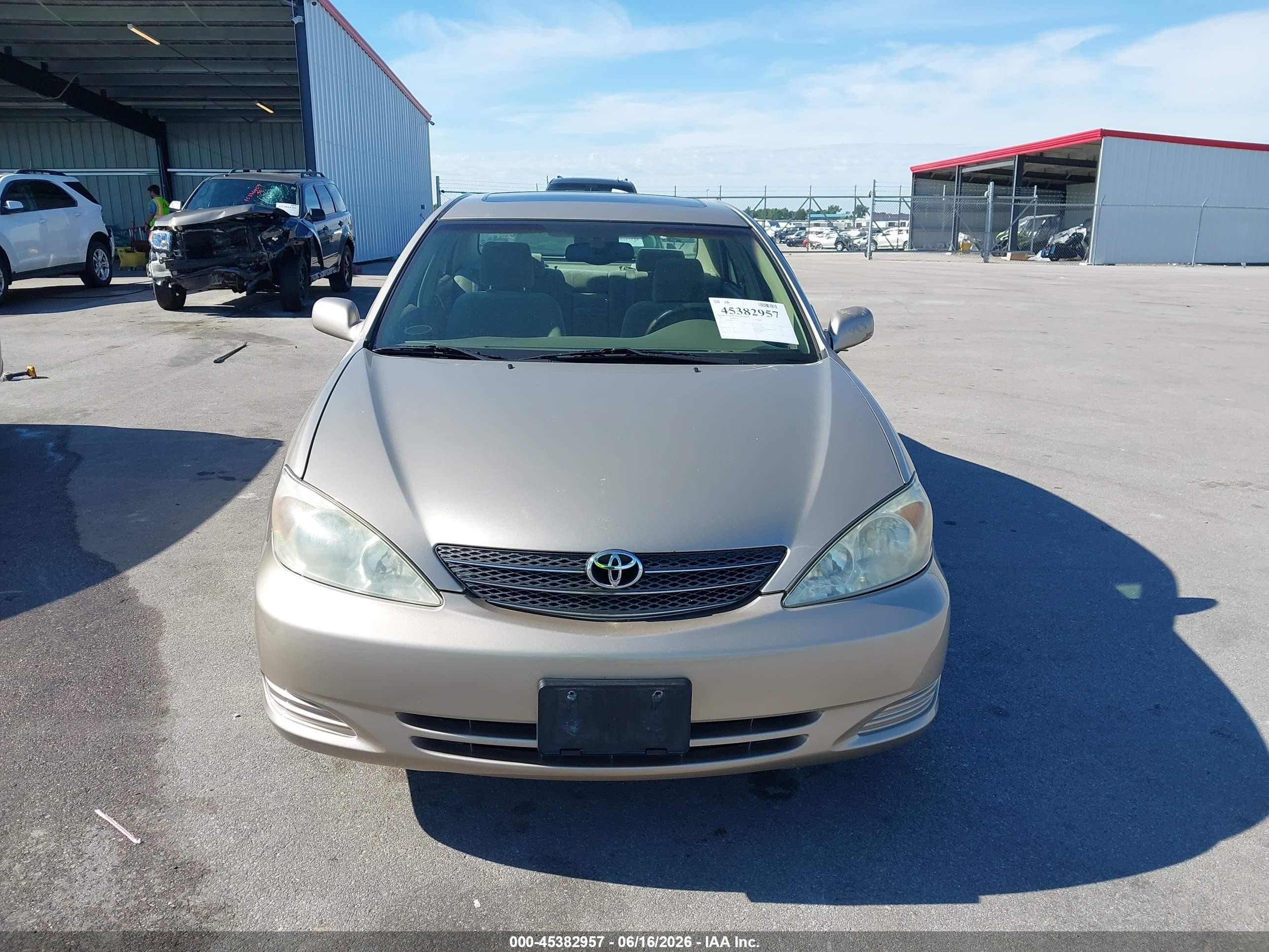 2002 Toyota Camry Xle Brown vin: 4T1BE30KX2U633156