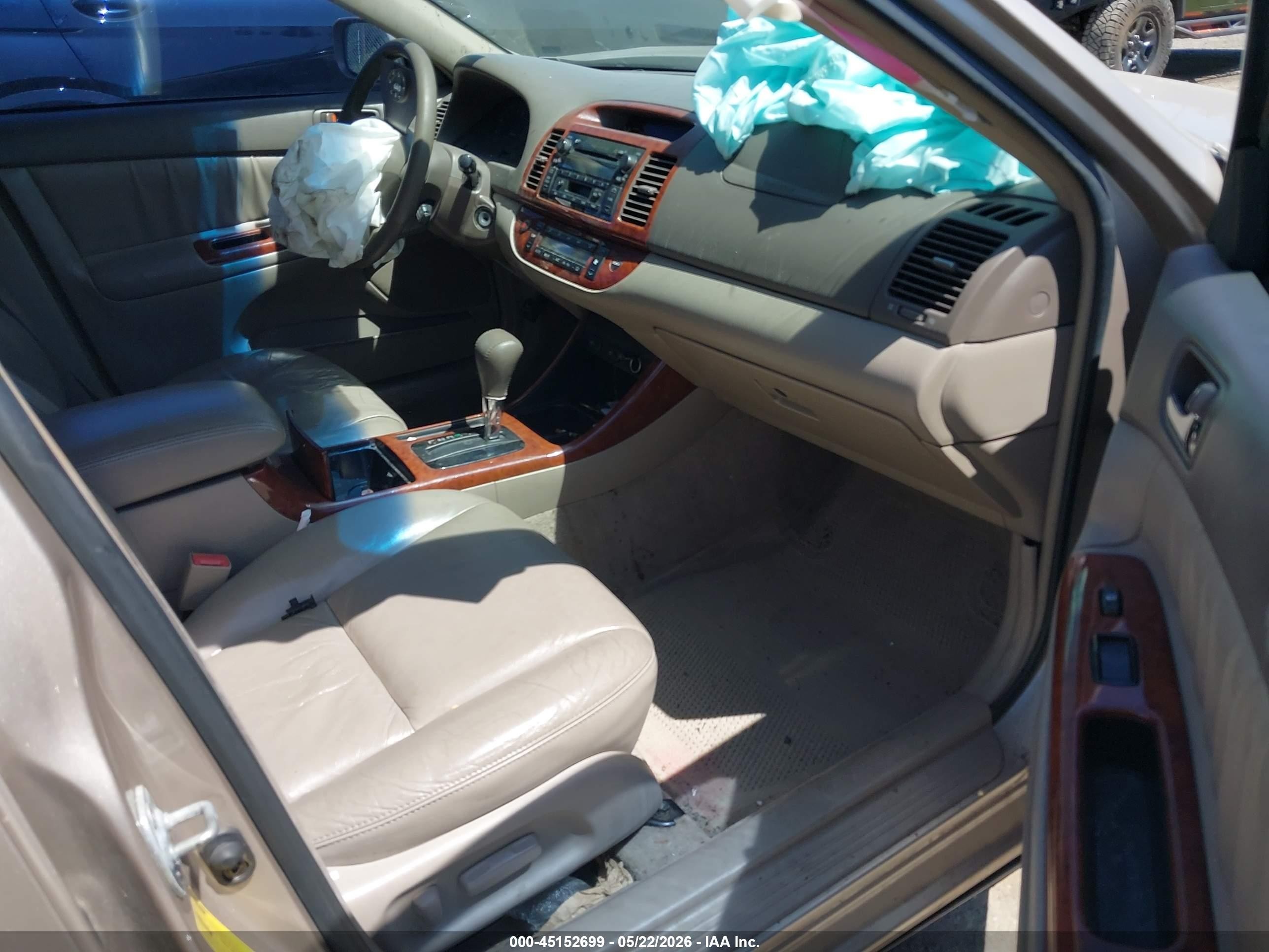 2003 Toyota Camry Xle Gold vin: 4T1BE30KX3U220168